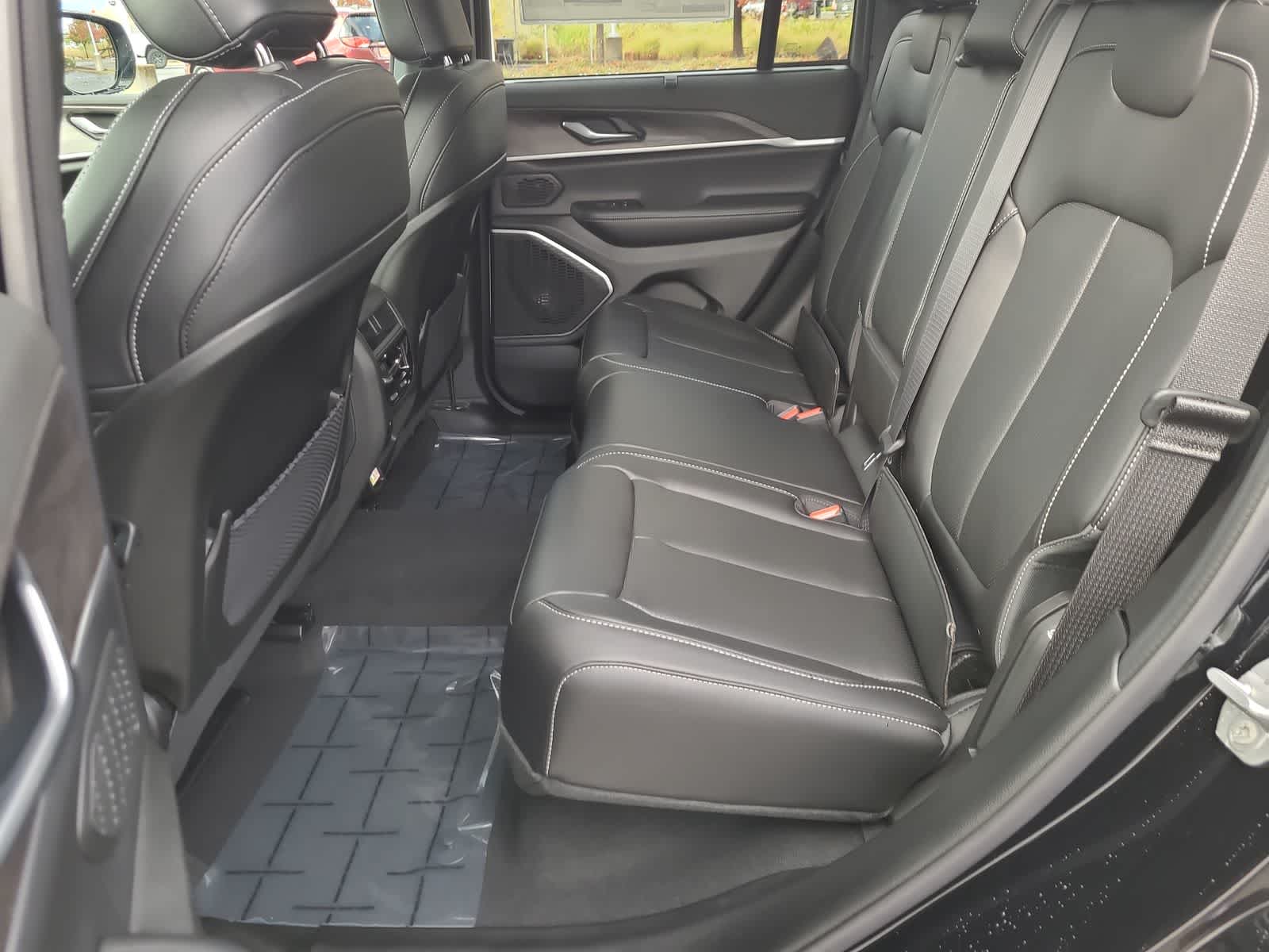 Thumbnail: 2025 Jeep Grand Cherokee - 21