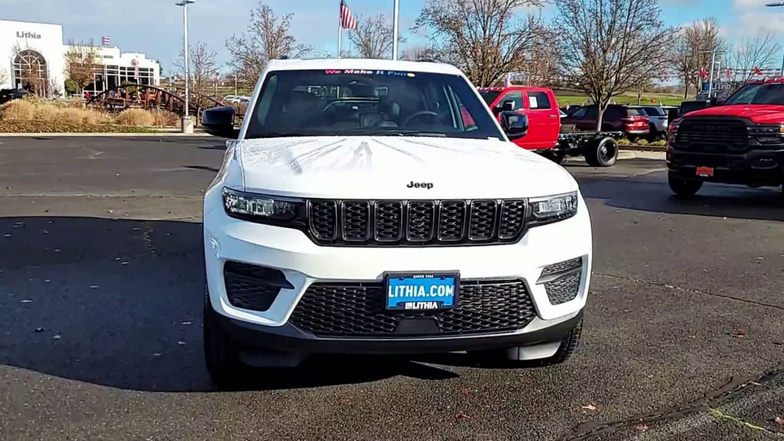 Thumbnail: 2025 Jeep Grand Cherokee - 3