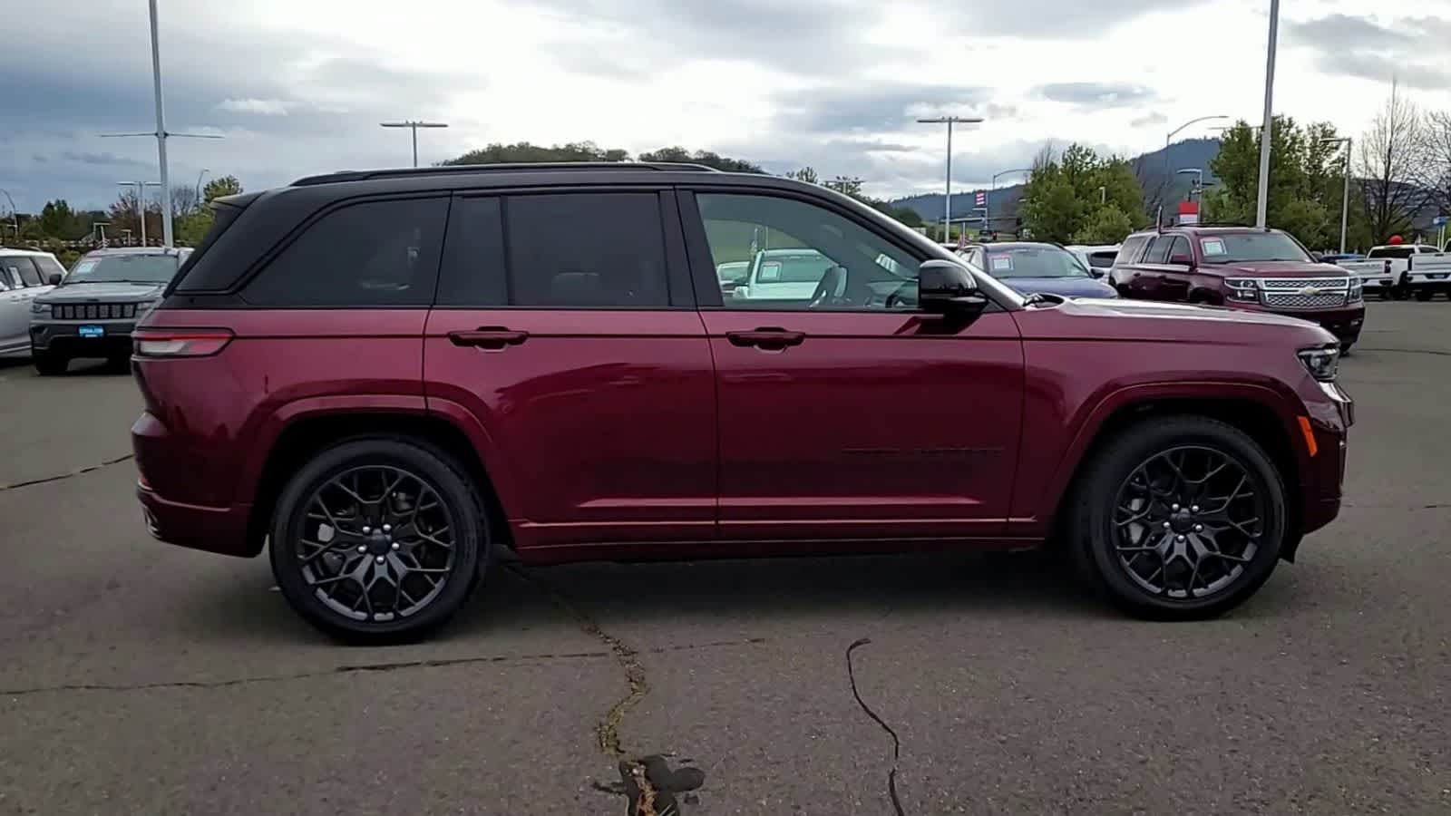 Thumbnail: 2025 Jeep Grand Cherokee - 9