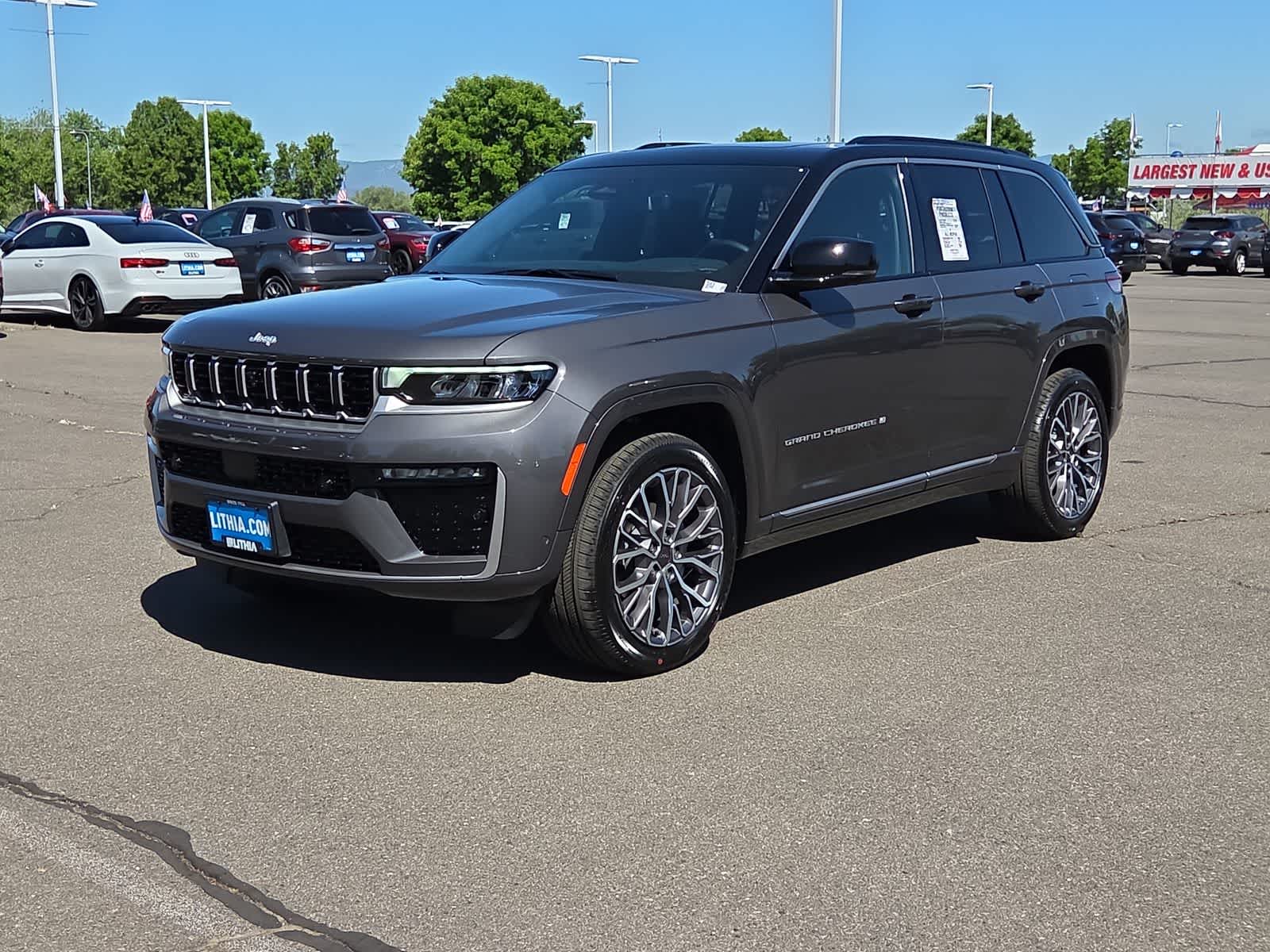 2026 Jeep Grand Cherokee Summit 4x4's photo