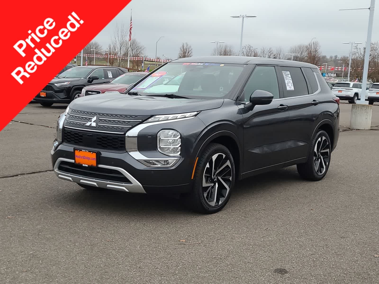 2024 Mitsubishi Outlander SE's photo