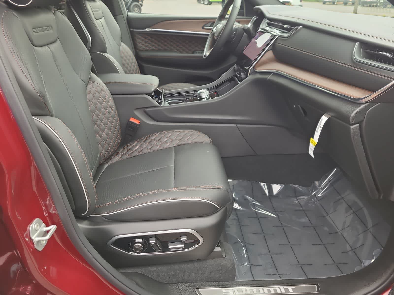 Thumbnail: 2025 Jeep Grand Cherokee - 22