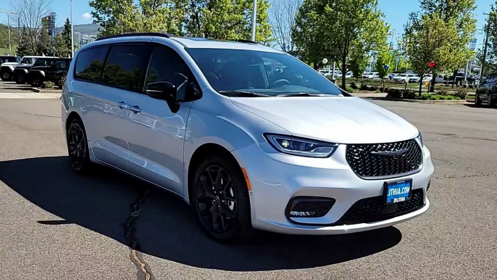 Thumbnail: 2026 Chrysler Pacifica - 2