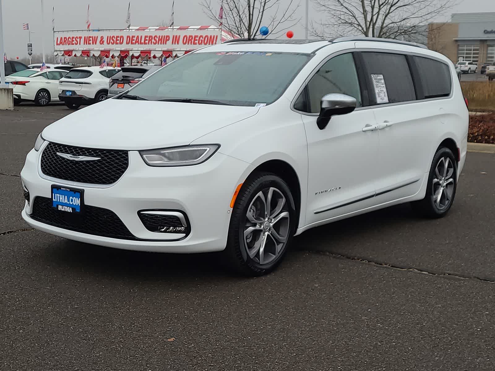 2026 Chrysler Pacifica Pinnacle's photo