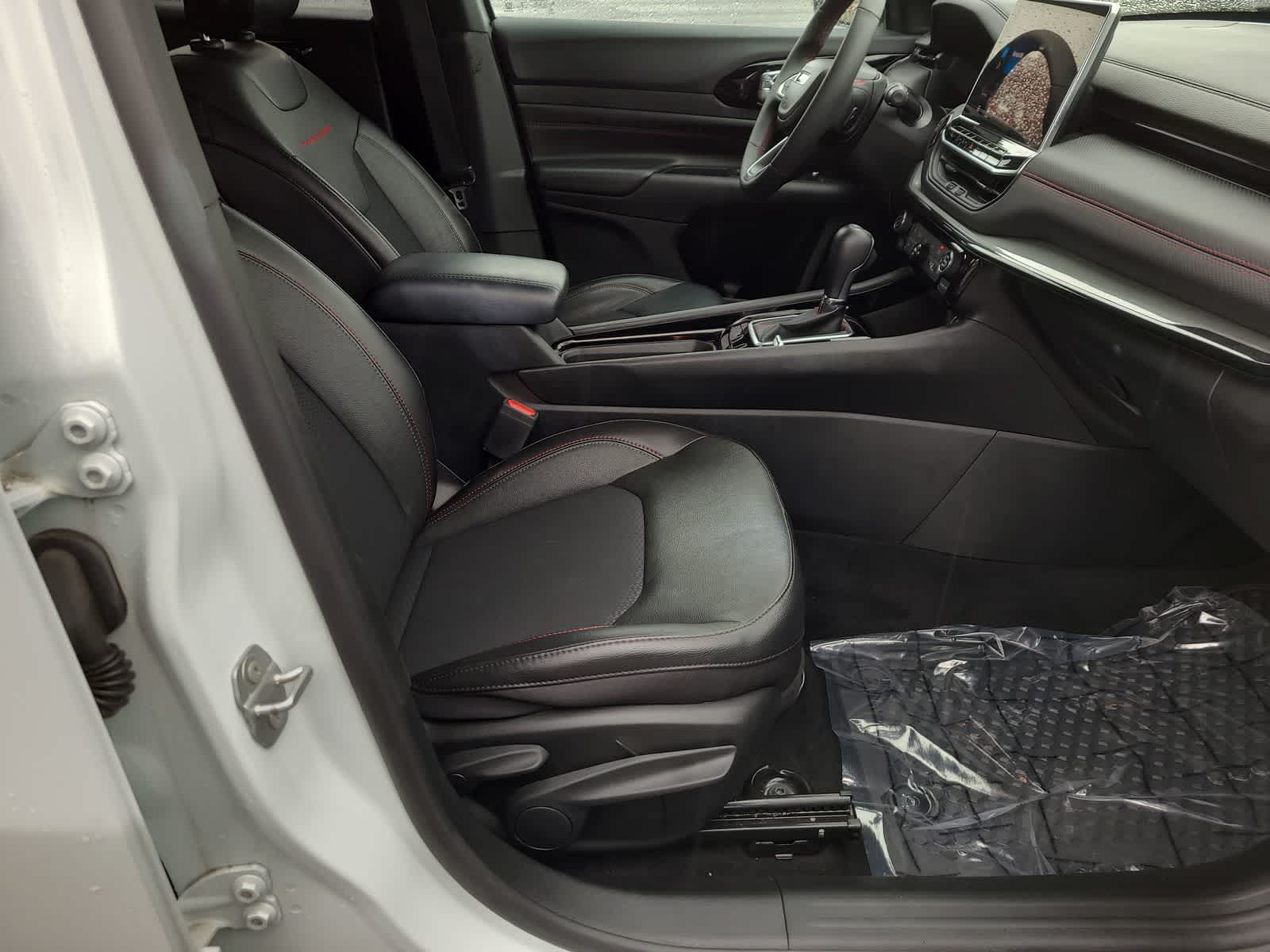 Thumbnail: 2023 Jeep Compass - 22