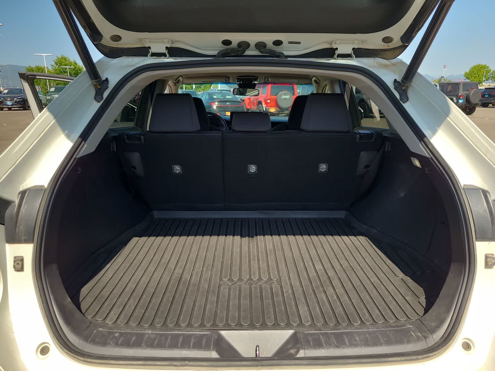 2021 Toyota Venza LE 27