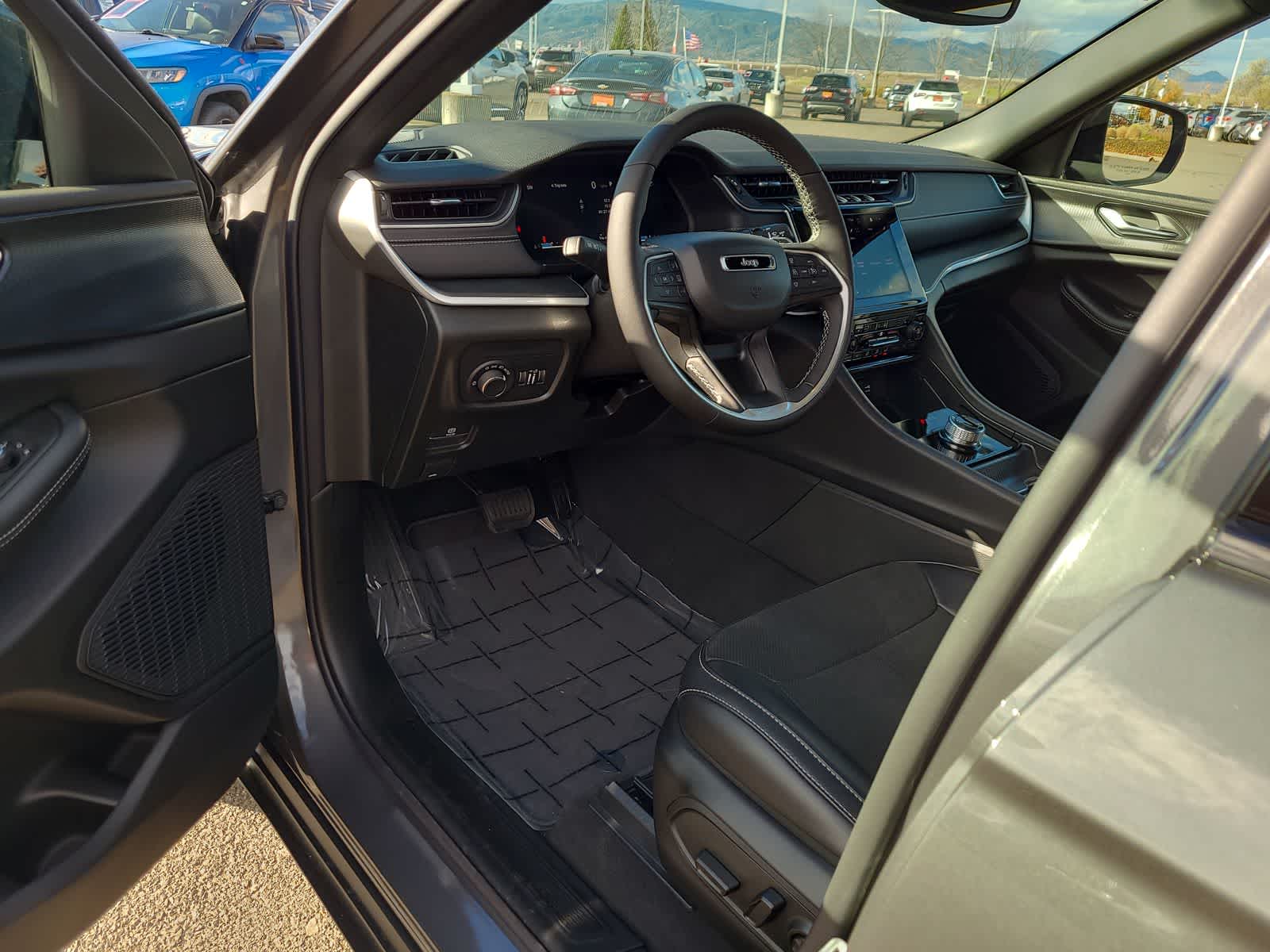 Thumbnail: 2025 Jeep Grand Cherokee - 10