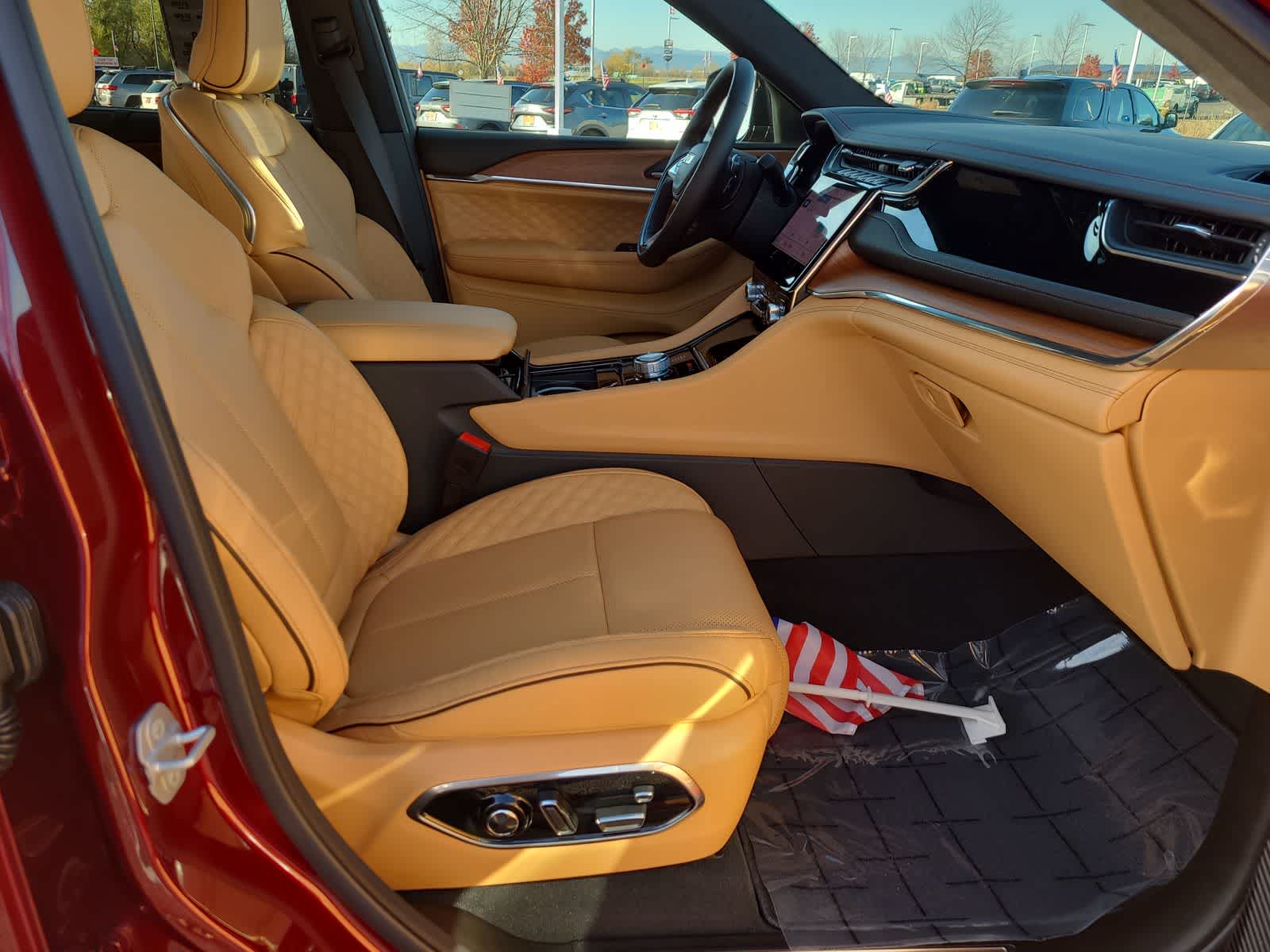 Thumbnail: 2025 Jeep Grand Cherokee - 22