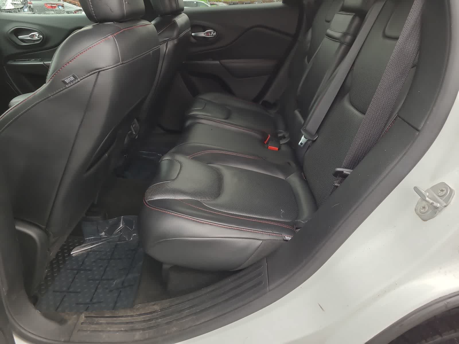 Thumbnail: 2016 Jeep Cherokee - 21