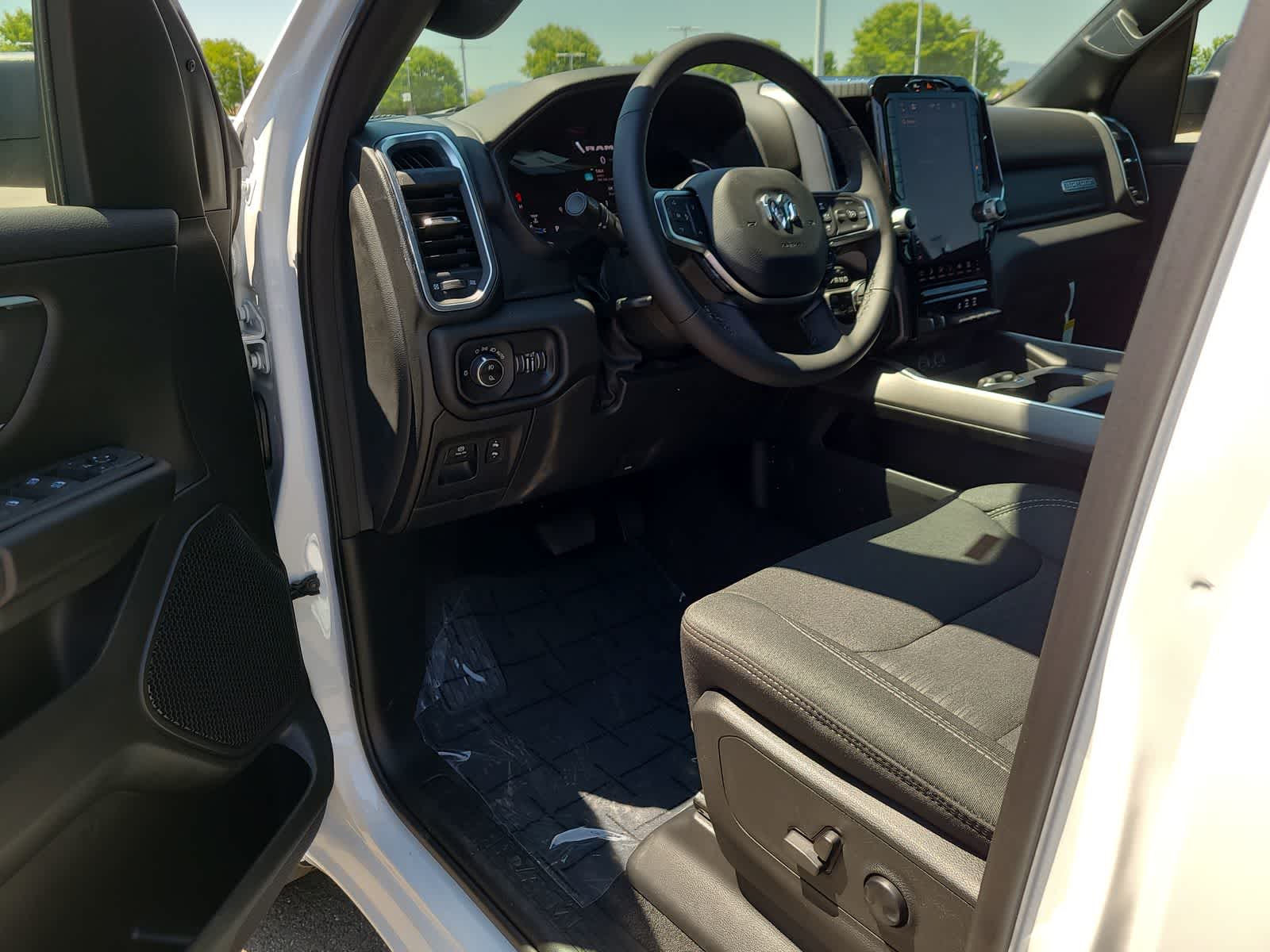 Thumbnail: 2025 RAM 1500 - 10
