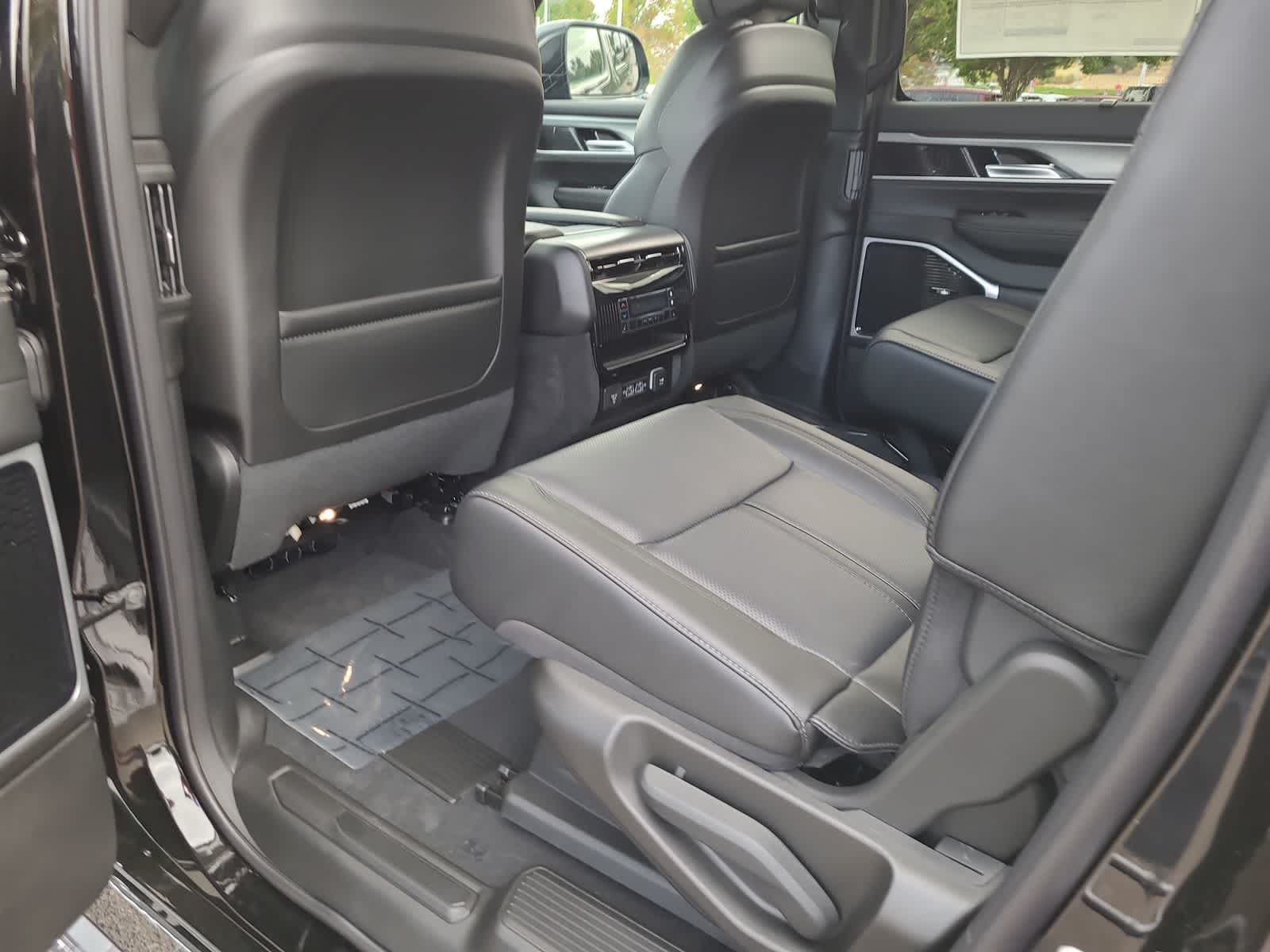 Thumbnail: 2025 Jeep Wagoneer - 20