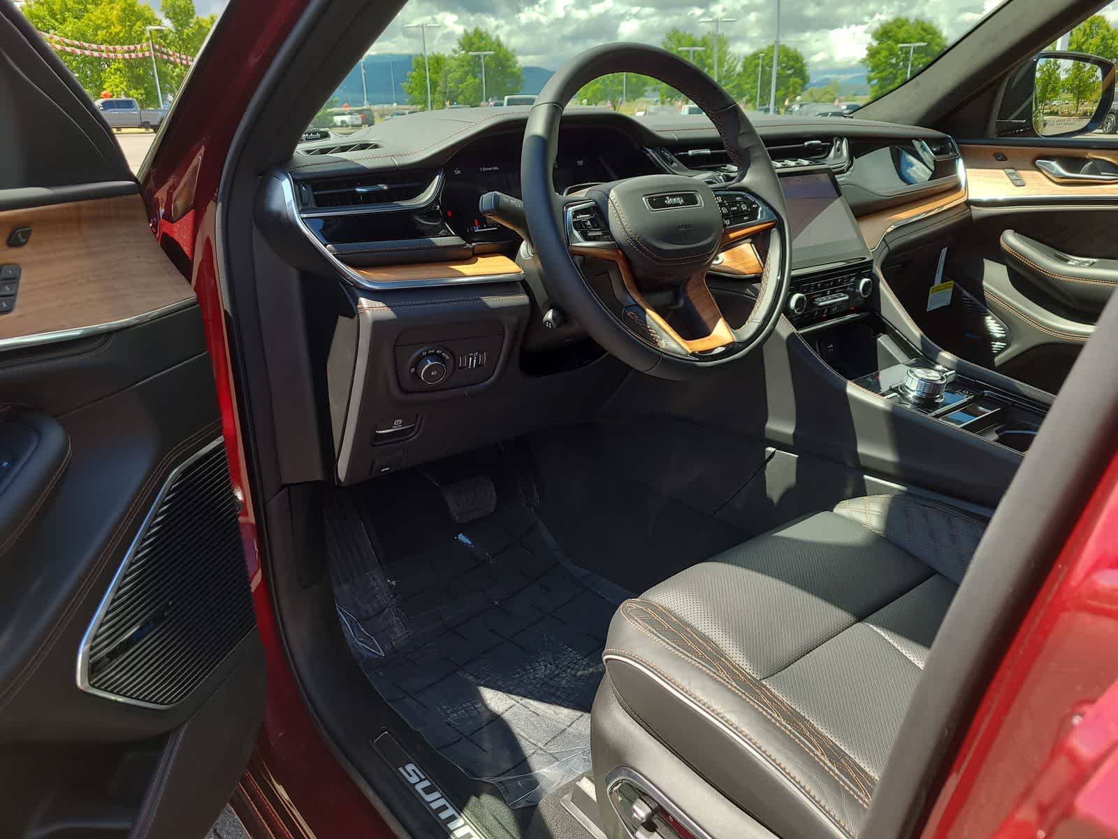 Thumbnail: 2025 Jeep Grand Cherokee - 10