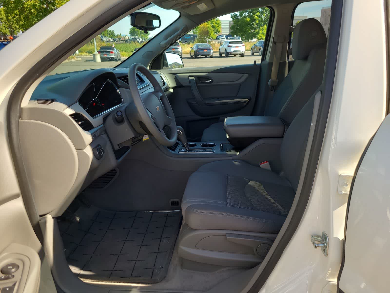 Thumbnail: 2015 Chevrolet Traverse - 19