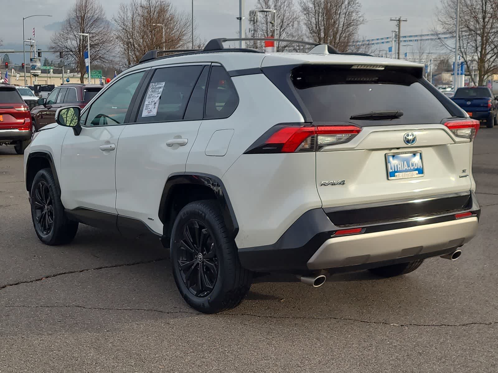 Thumbnail: 2022 Toyota RAV4 - 12