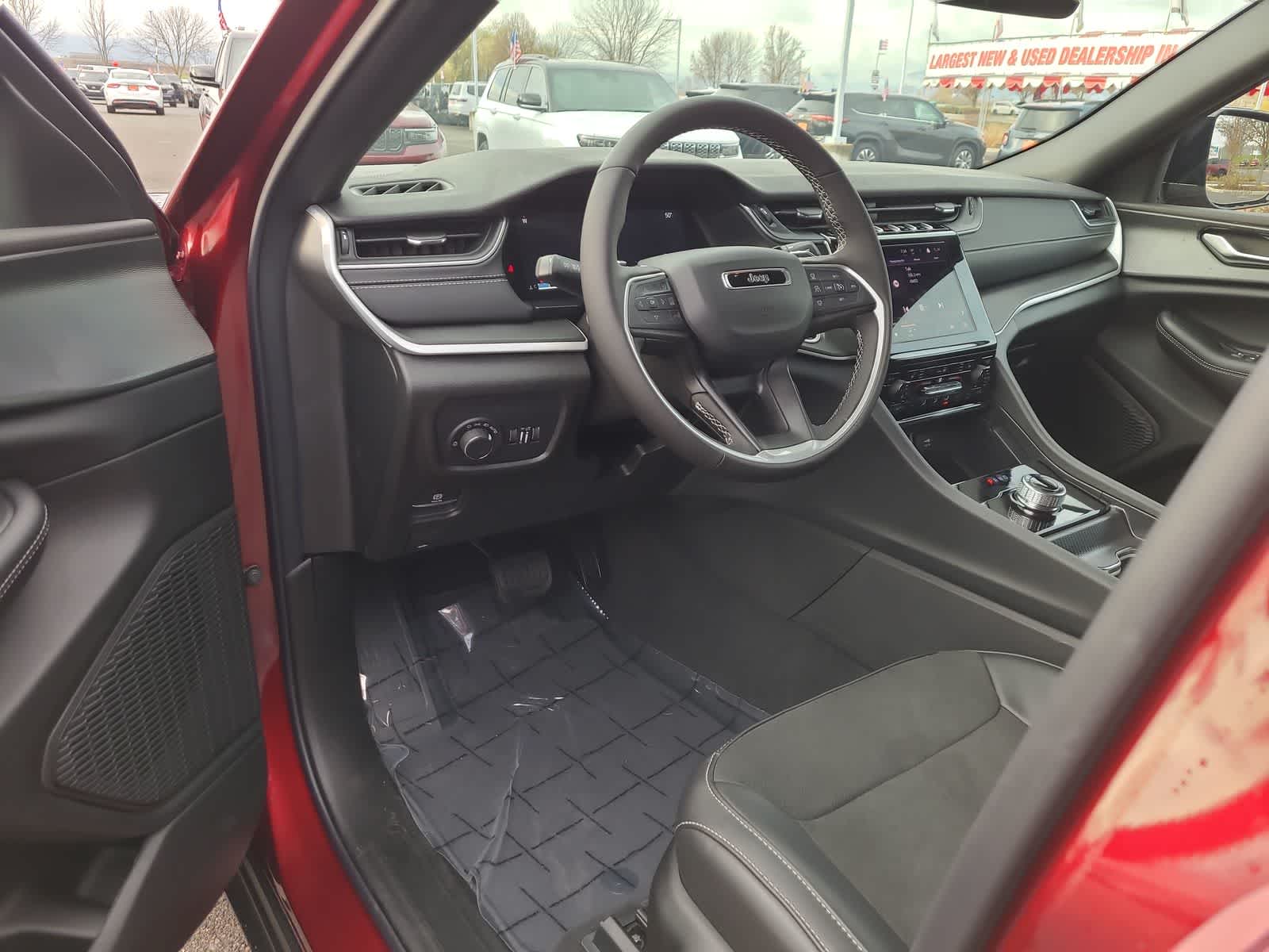 Thumbnail: 2025 Jeep Grand Cherokee - 10