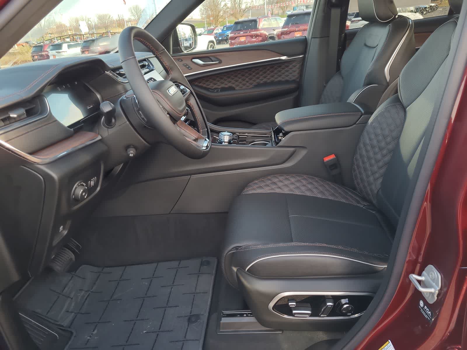 Thumbnail: 2025 Jeep Grand Cherokee - 19