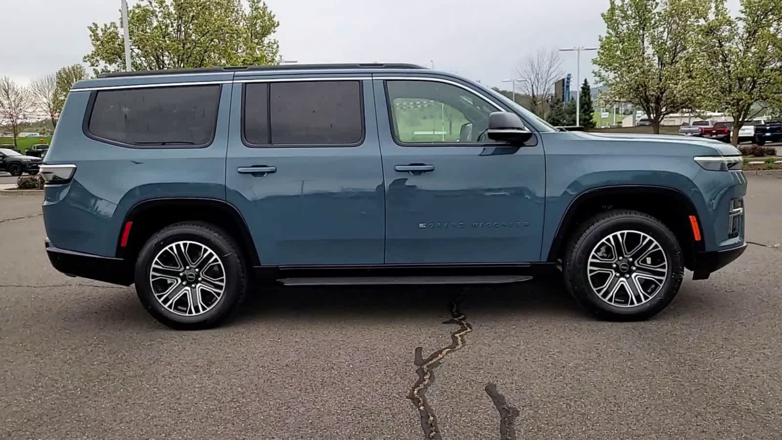 Thumbnail: 2026 Jeep Grand Wagoneer - 9