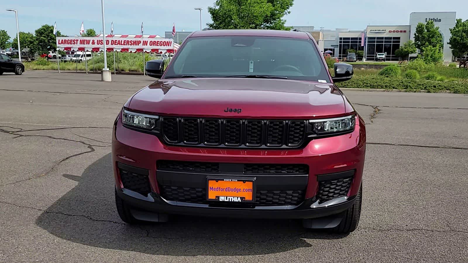 Thumbnail: 2025 Jeep Grand Cherokee - 3
