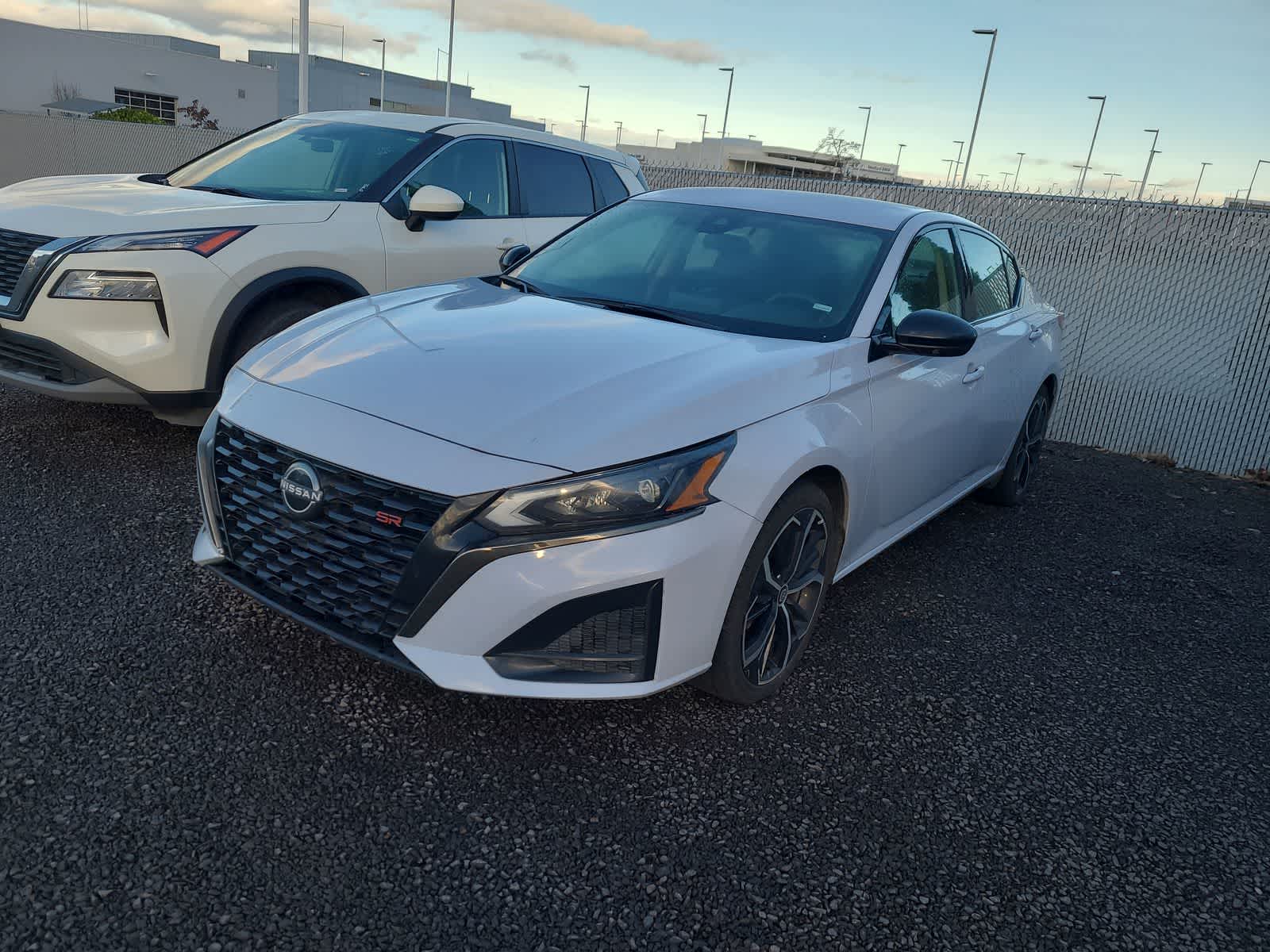 2023 Nissan Altima SR's photo