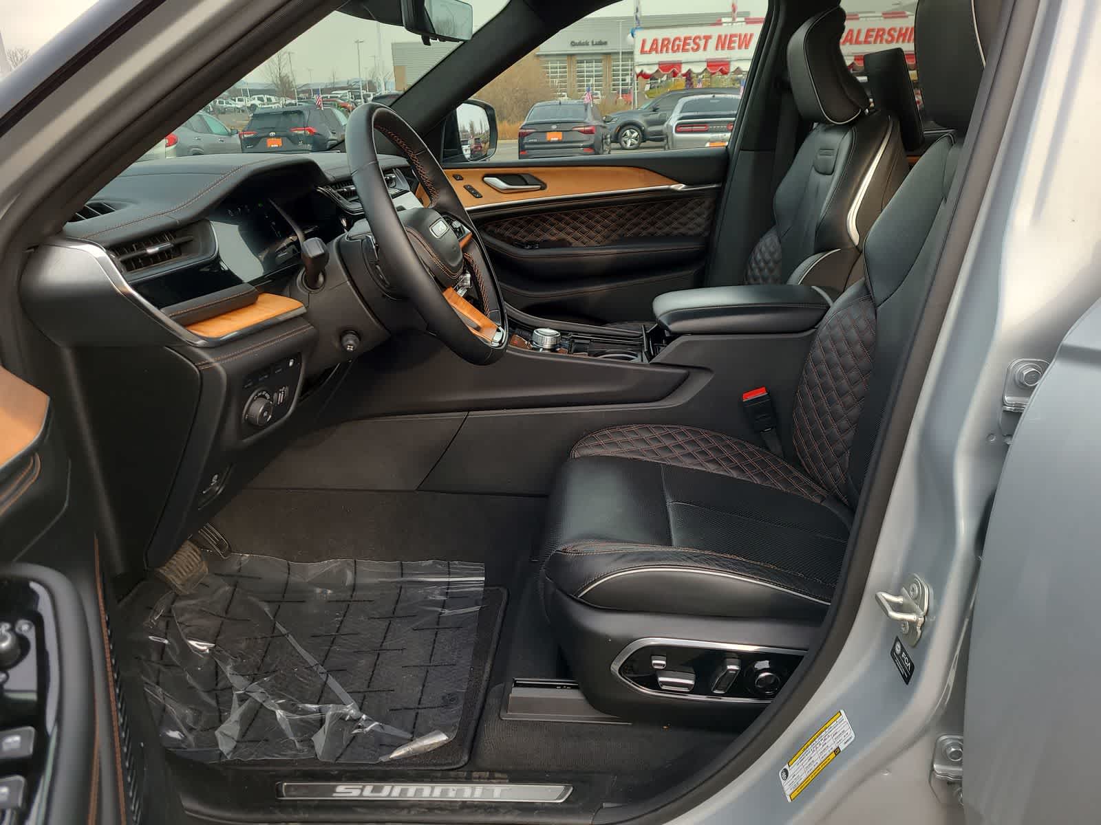 Thumbnail: 2023 Jeep Grand Cherokee - 19