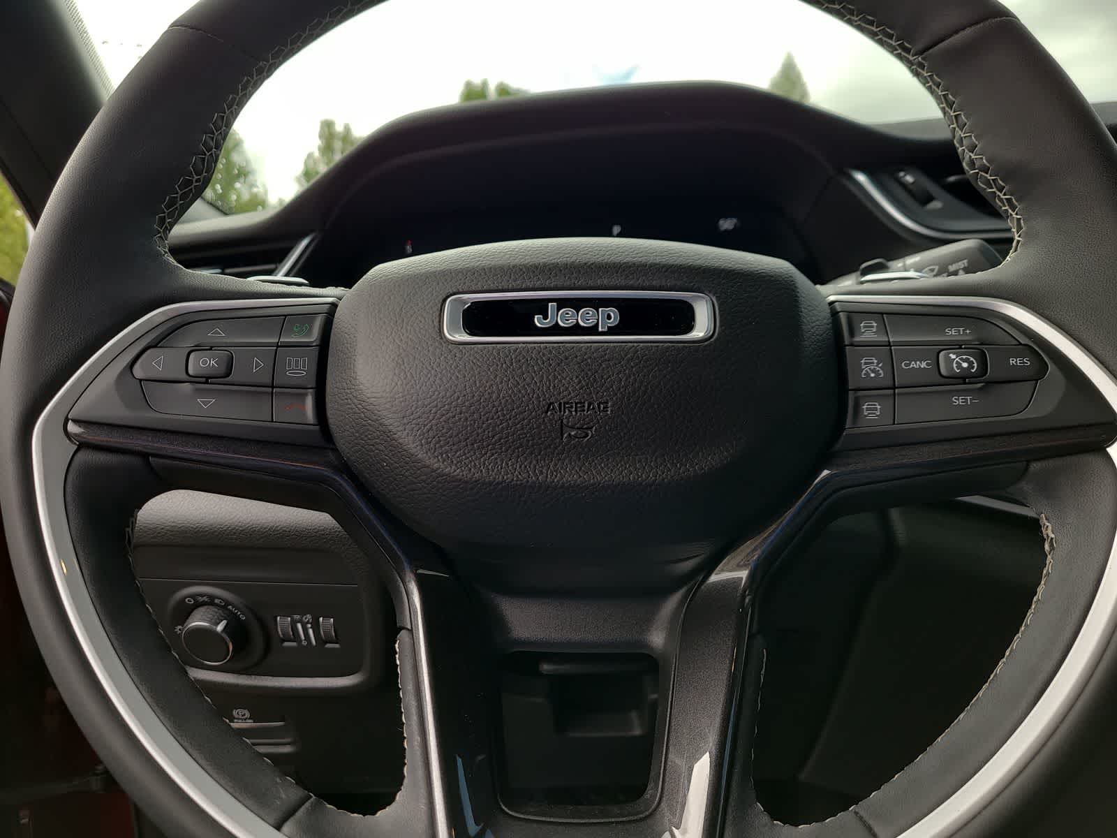 Thumbnail: 2023 Jeep Grand Cherokee - 23