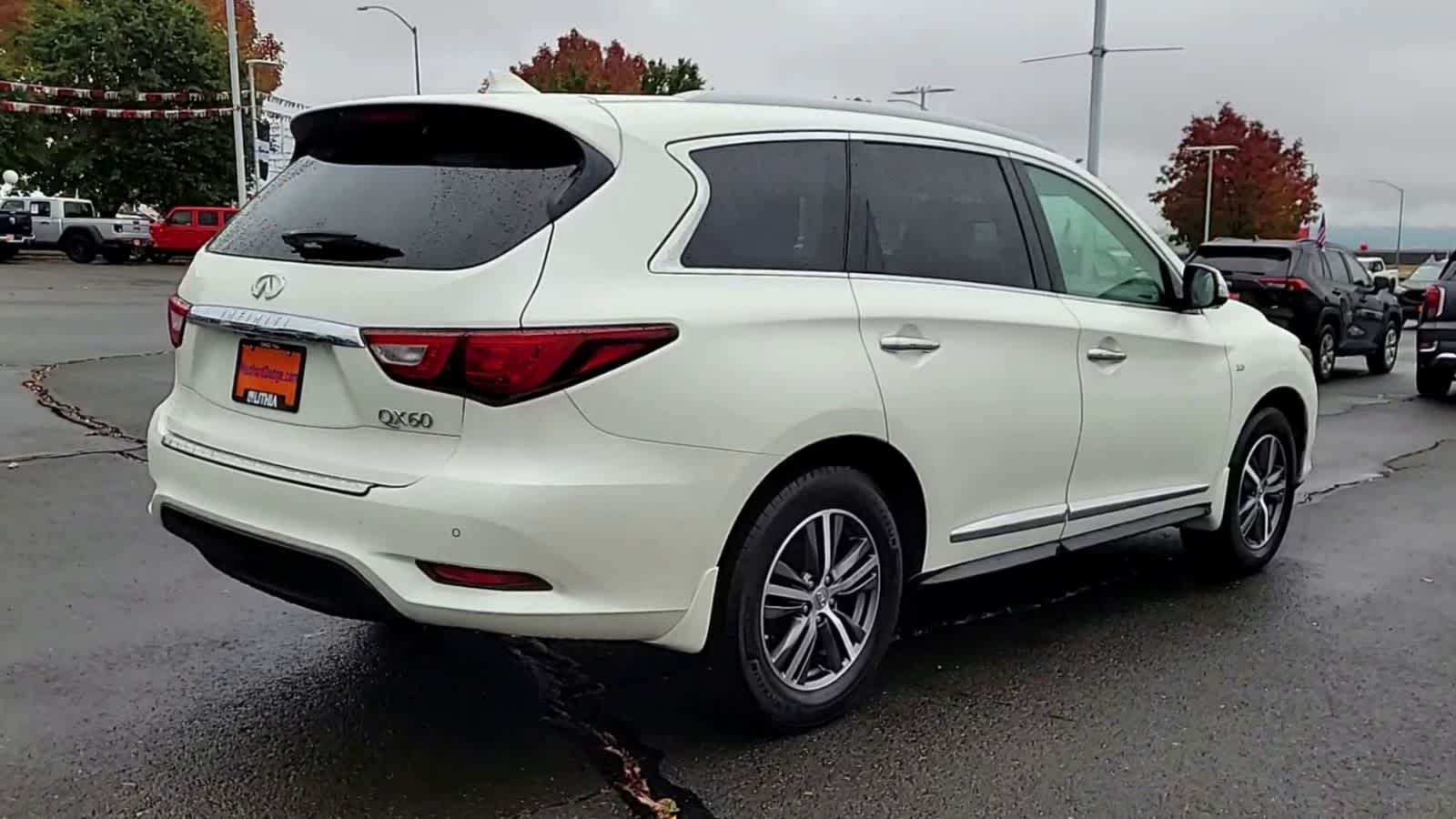 Thumbnail: 2017 INFINITI QX60 - 8