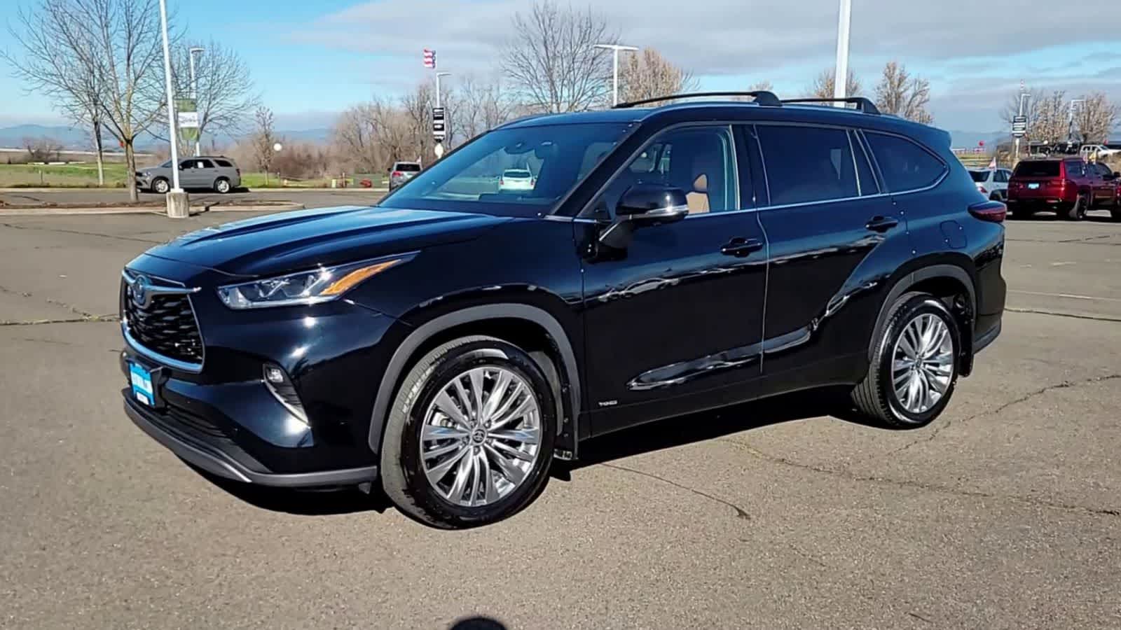 Thumbnail: 2024 Toyota Highlander - 4