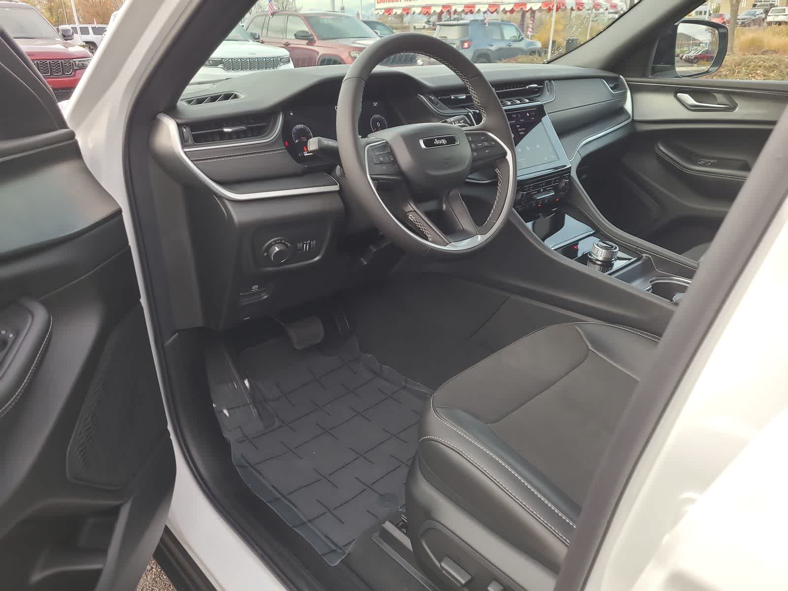 Thumbnail: 2025 Jeep Grand Cherokee - 10