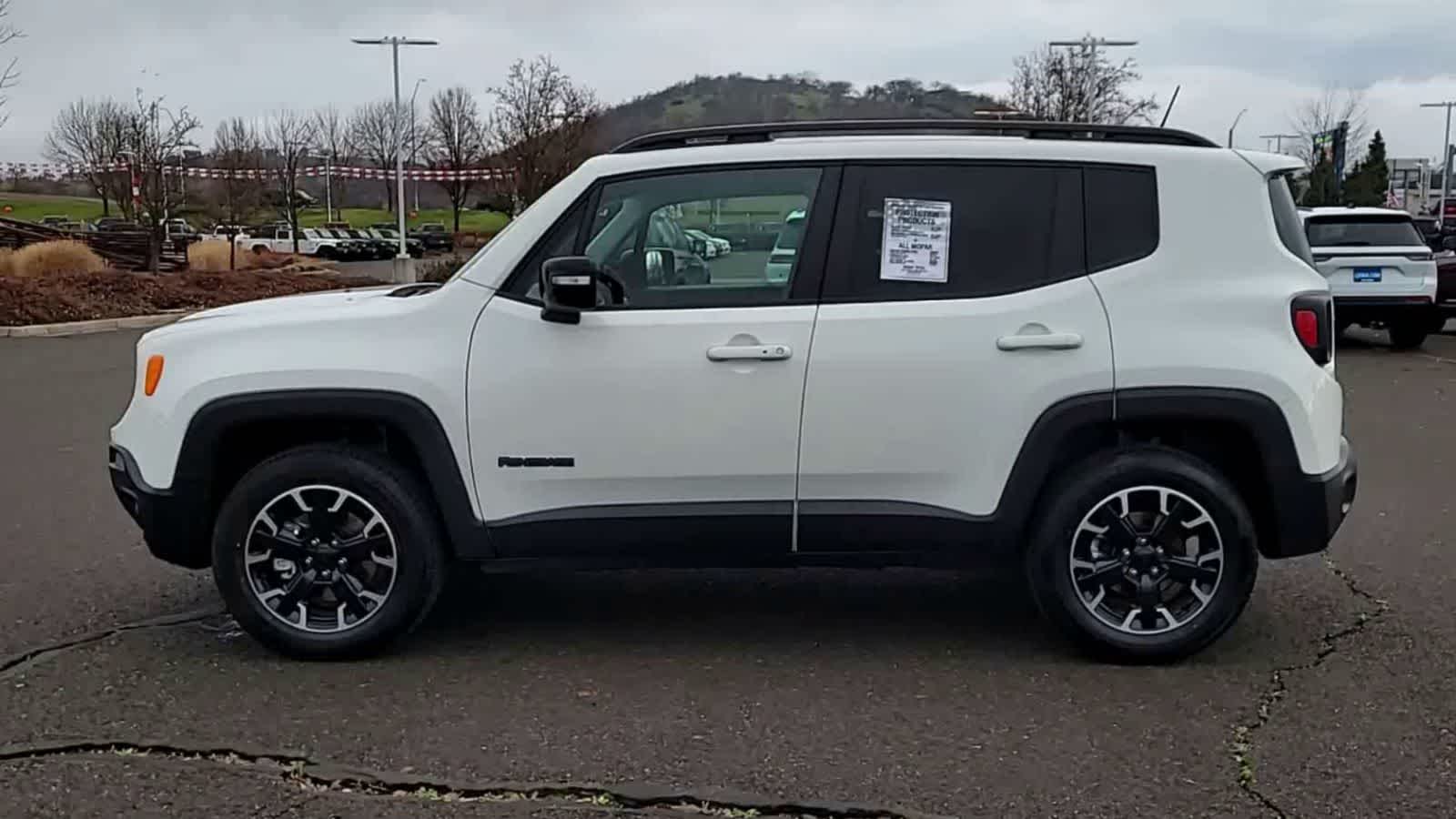 Thumbnail: 2023 Jeep Renegade - 5