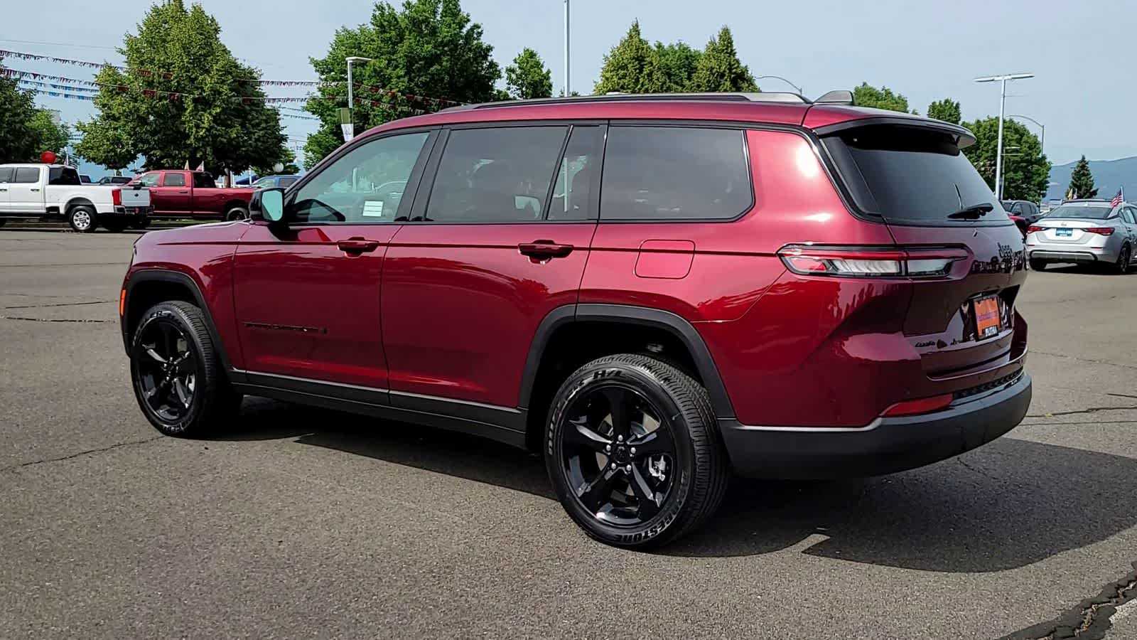 Thumbnail: 2025 Jeep Grand Cherokee - 6