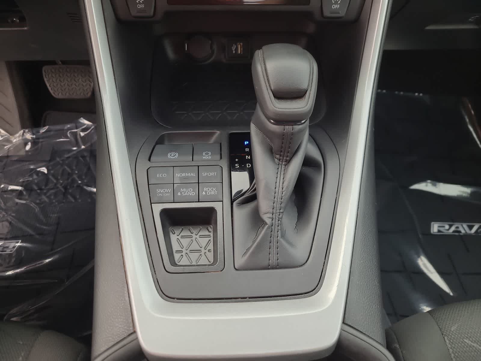 Thumbnail: 2024 Toyota RAV4 - 25