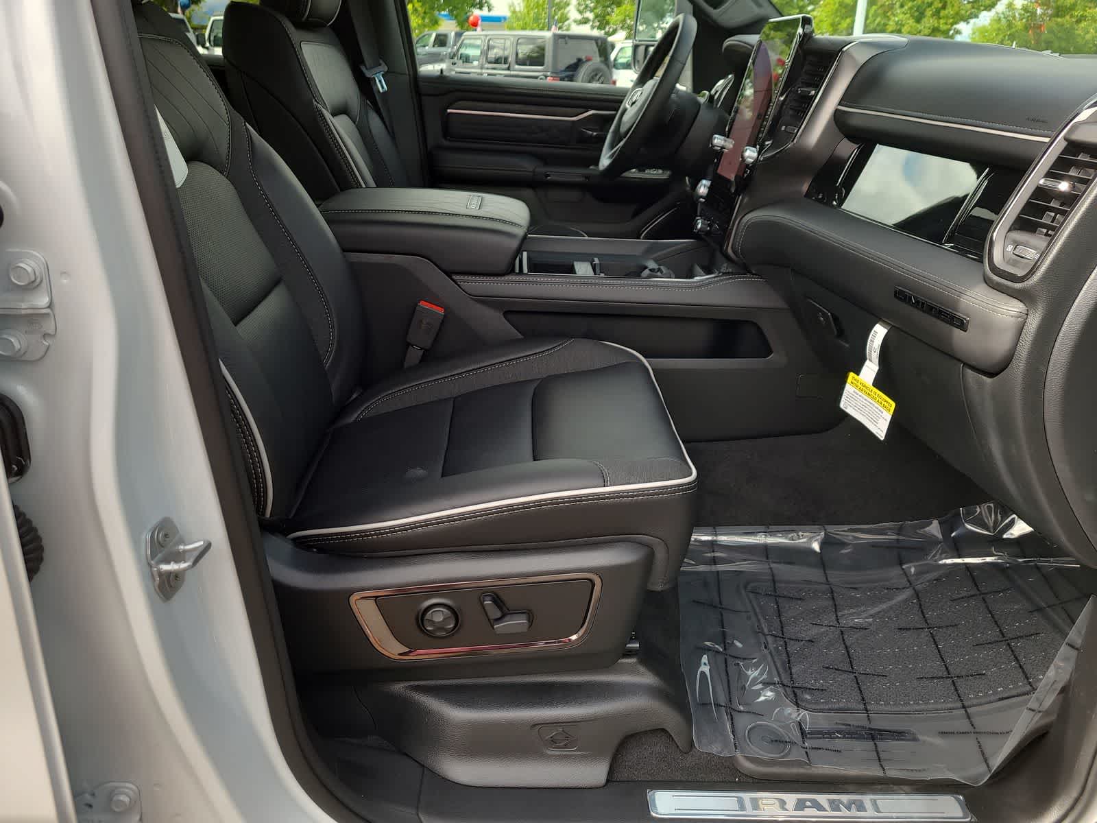 Thumbnail: 2025 RAM 1500 - 22