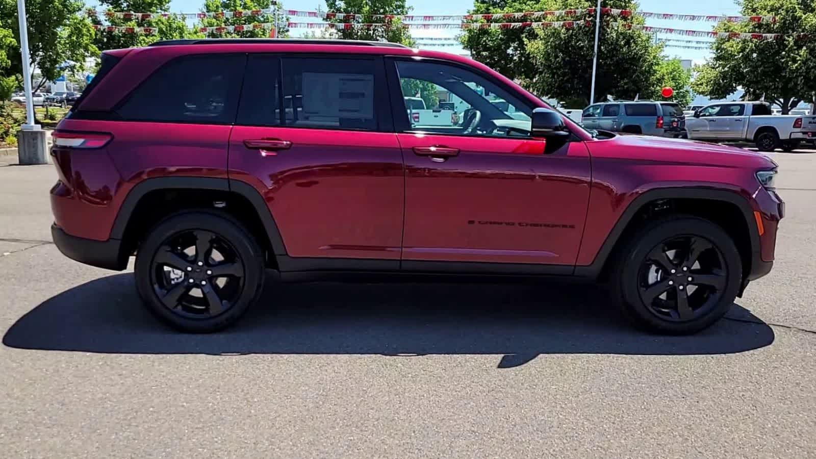 Thumbnail: 2025 Jeep Grand Cherokee - 9