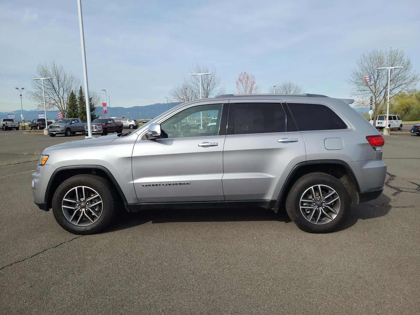 Thumbnail: 2020 Jeep Grand Cherokee - 11
