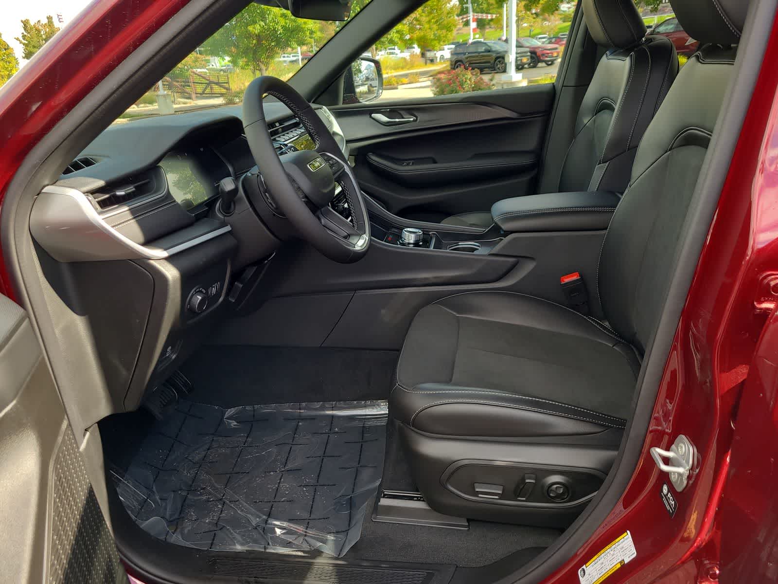 Thumbnail: 2025 Jeep Grand Cherokee - 19