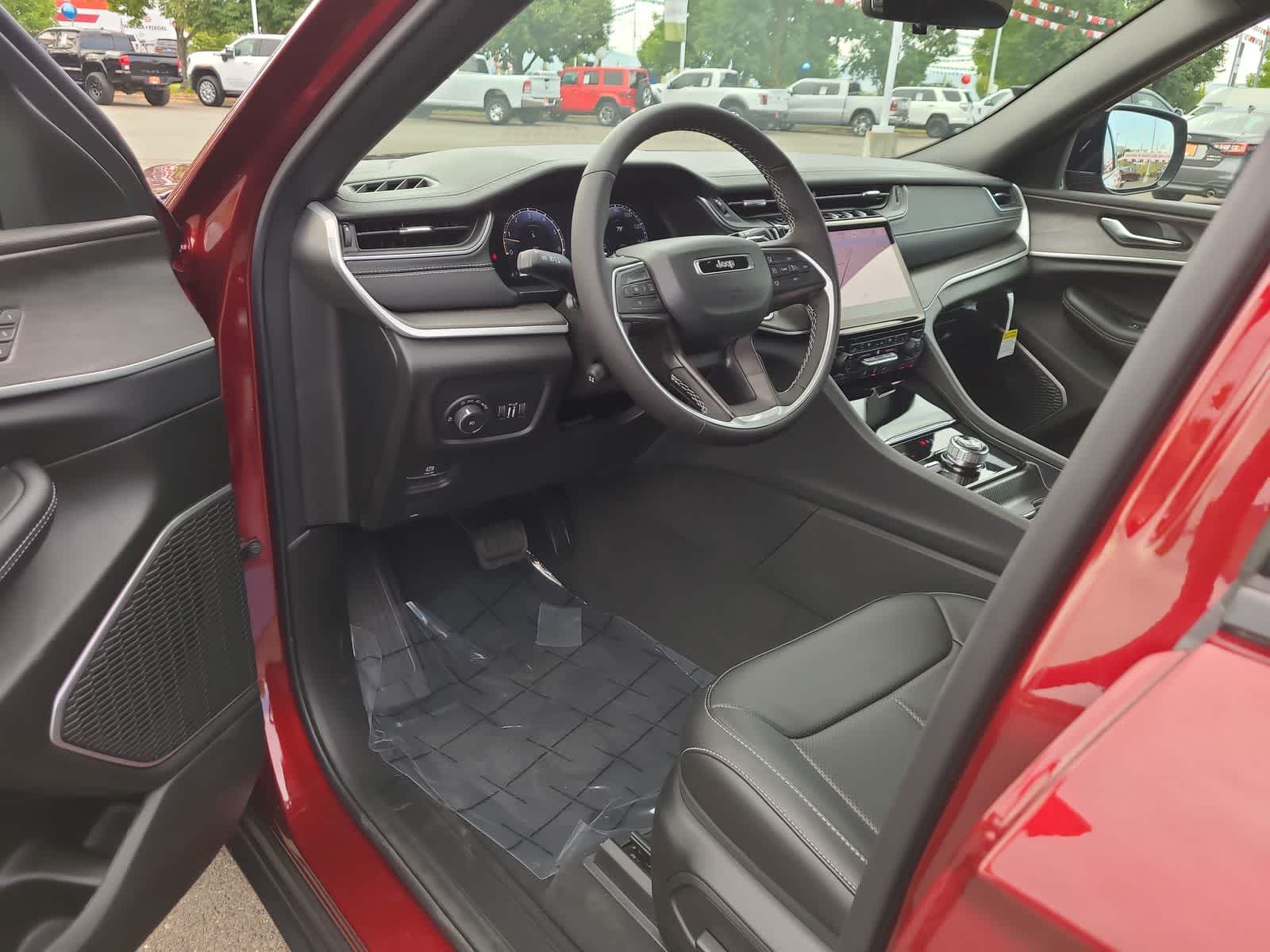 Thumbnail: 2025 Jeep Grand Cherokee - 10