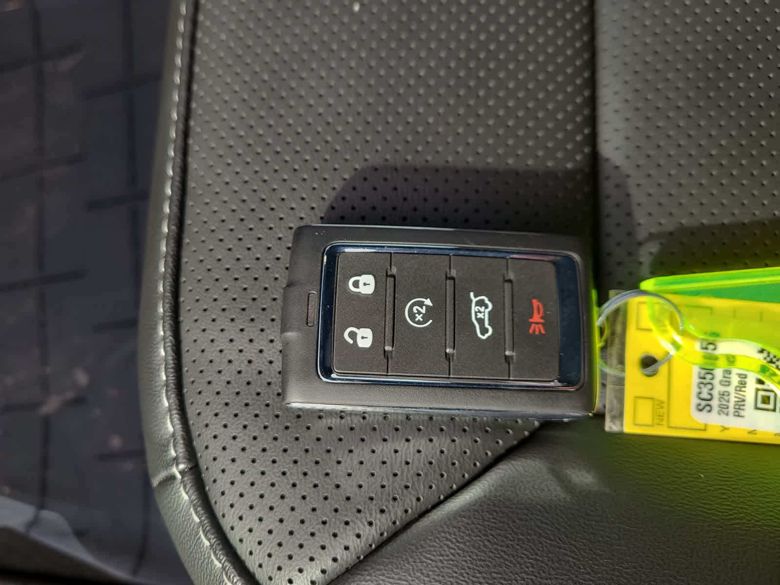 Thumbnail: 2025 Jeep Grand Cherokee - 28