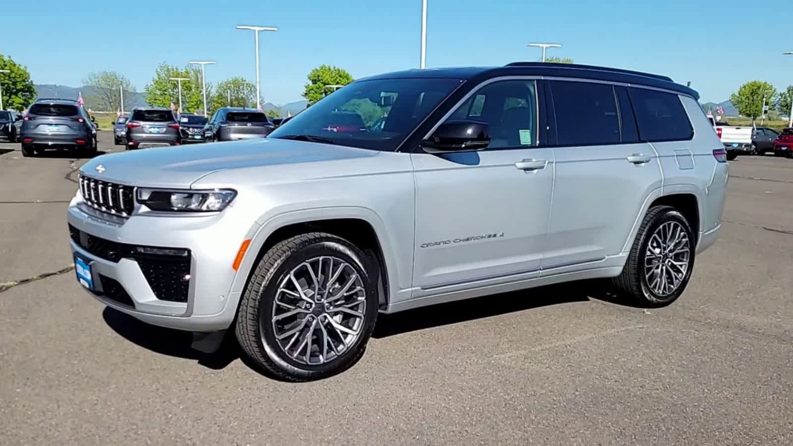 Thumbnail: 2026 Jeep Grand Cherokee - 4