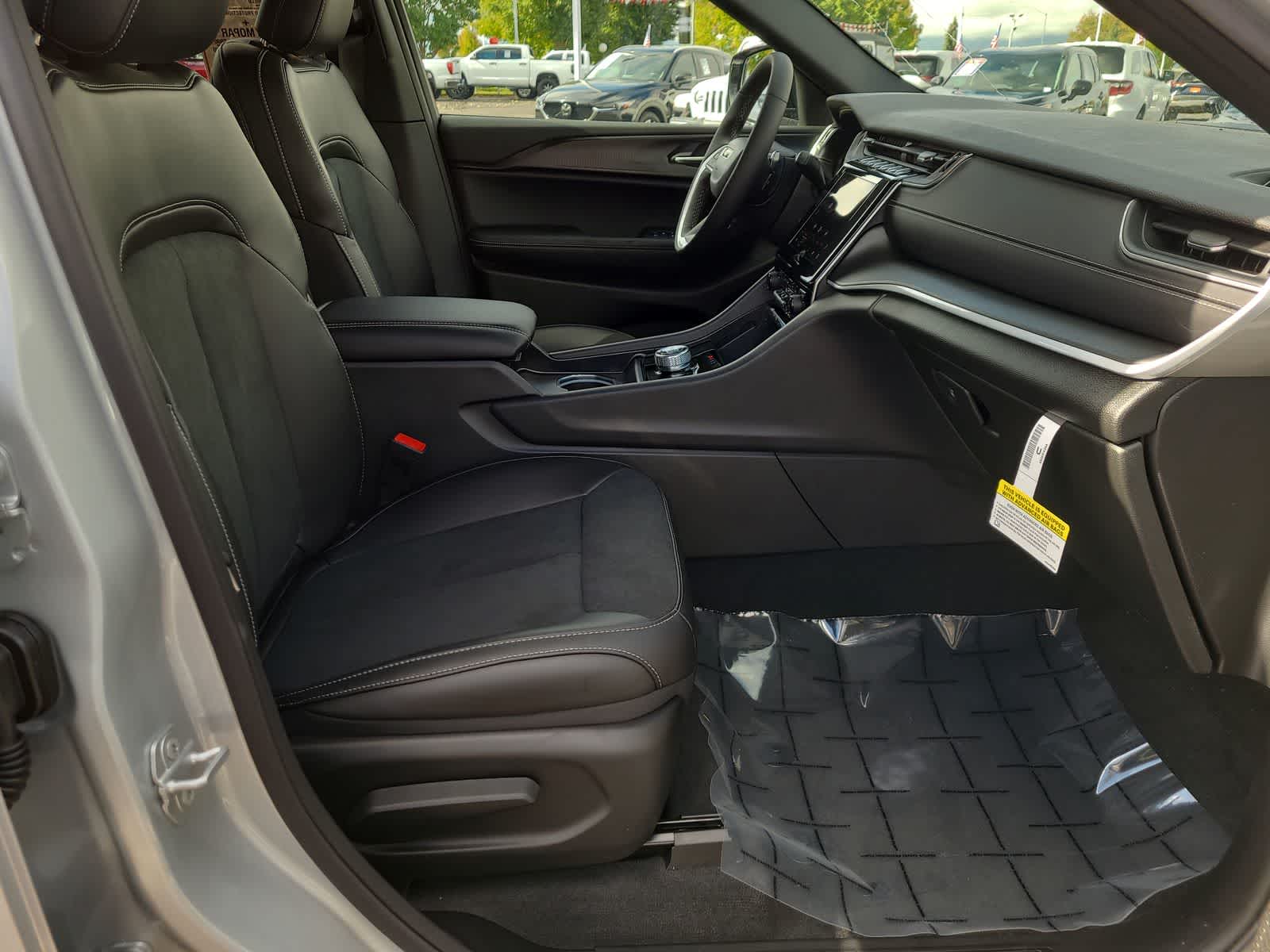 Thumbnail: 2025 Jeep Grand Cherokee - 22