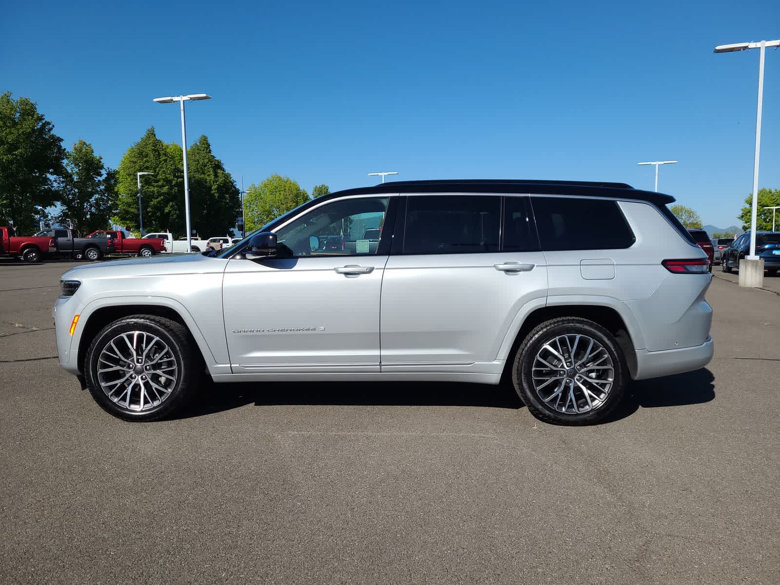 Thumbnail: 2026 Jeep Grand Cherokee - 11