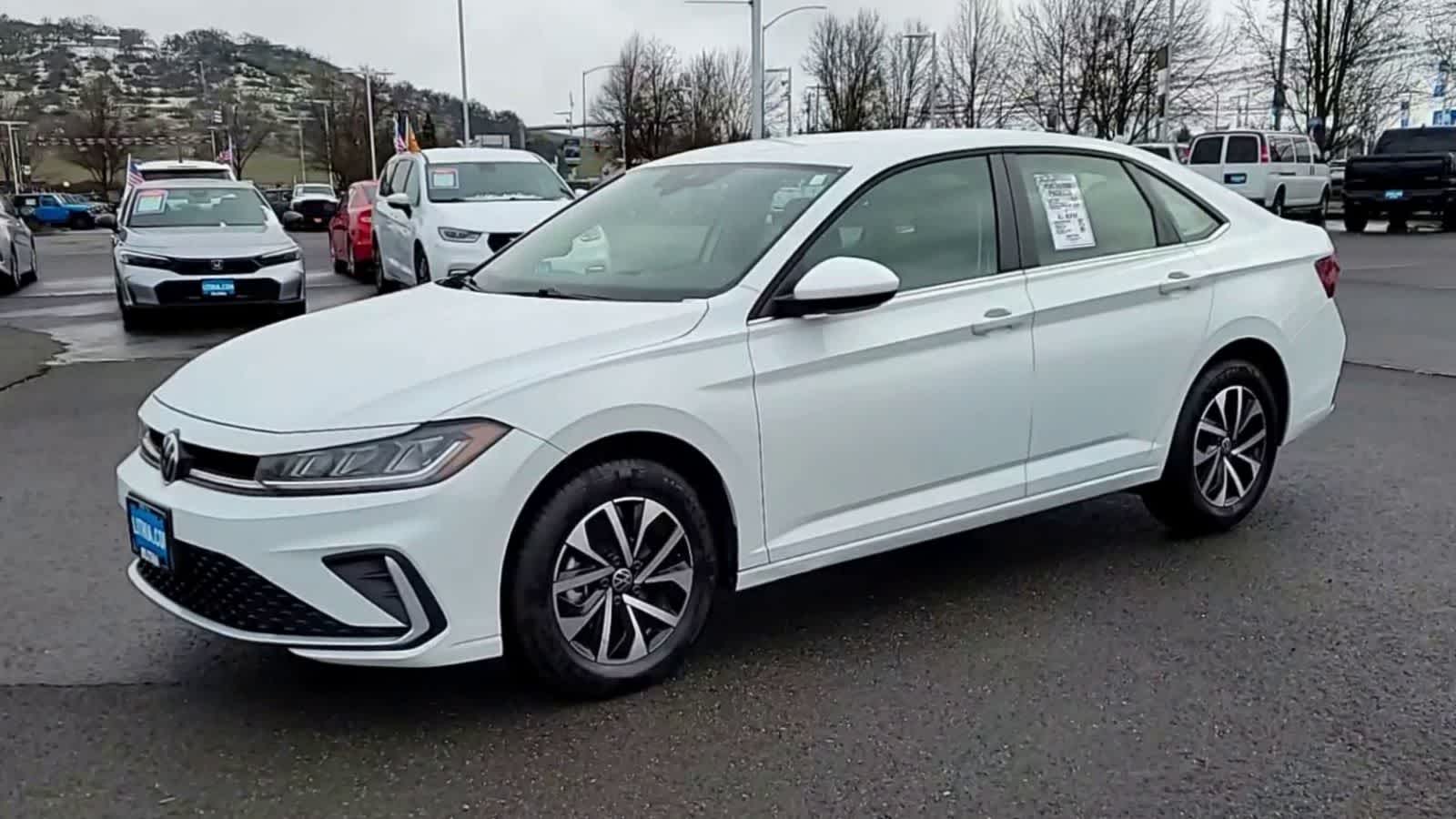 Thumbnail: 2025 Volkswagen Jetta - 4