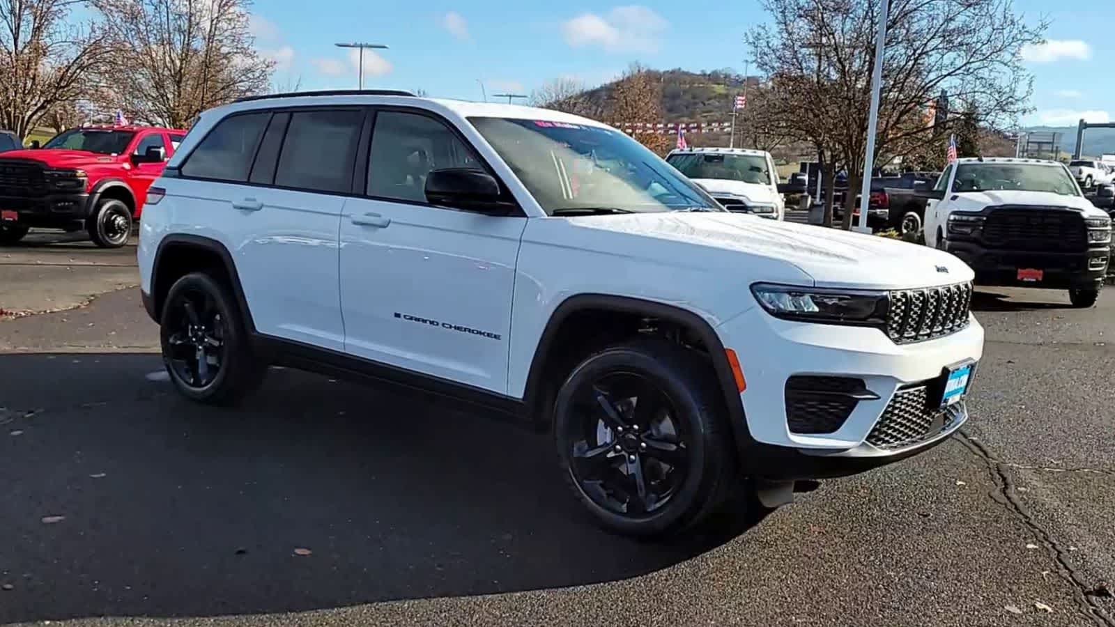 Thumbnail: 2025 Jeep Grand Cherokee - 2