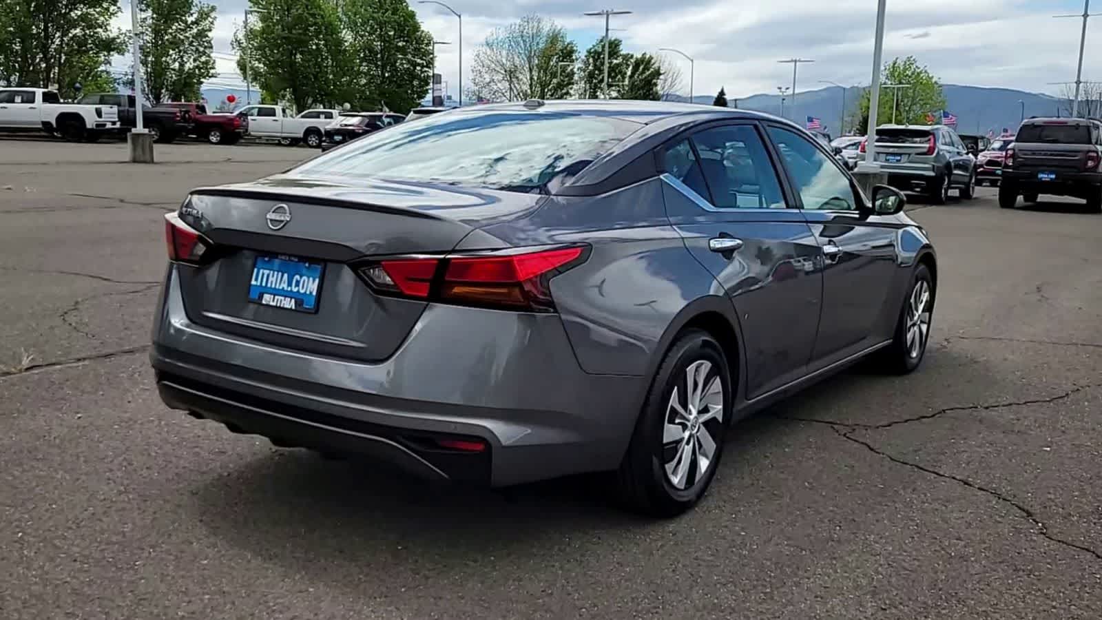 Thumbnail: 2025 Nissan Altima - 8