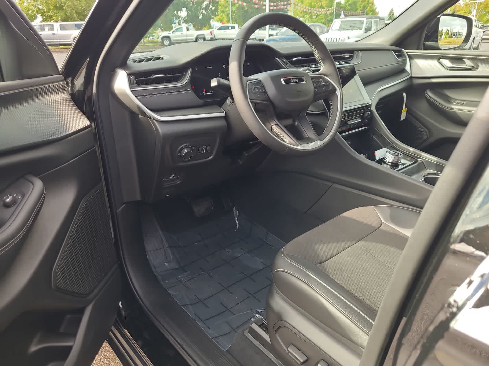 Thumbnail: 2025 Jeep Grand Cherokee - 10