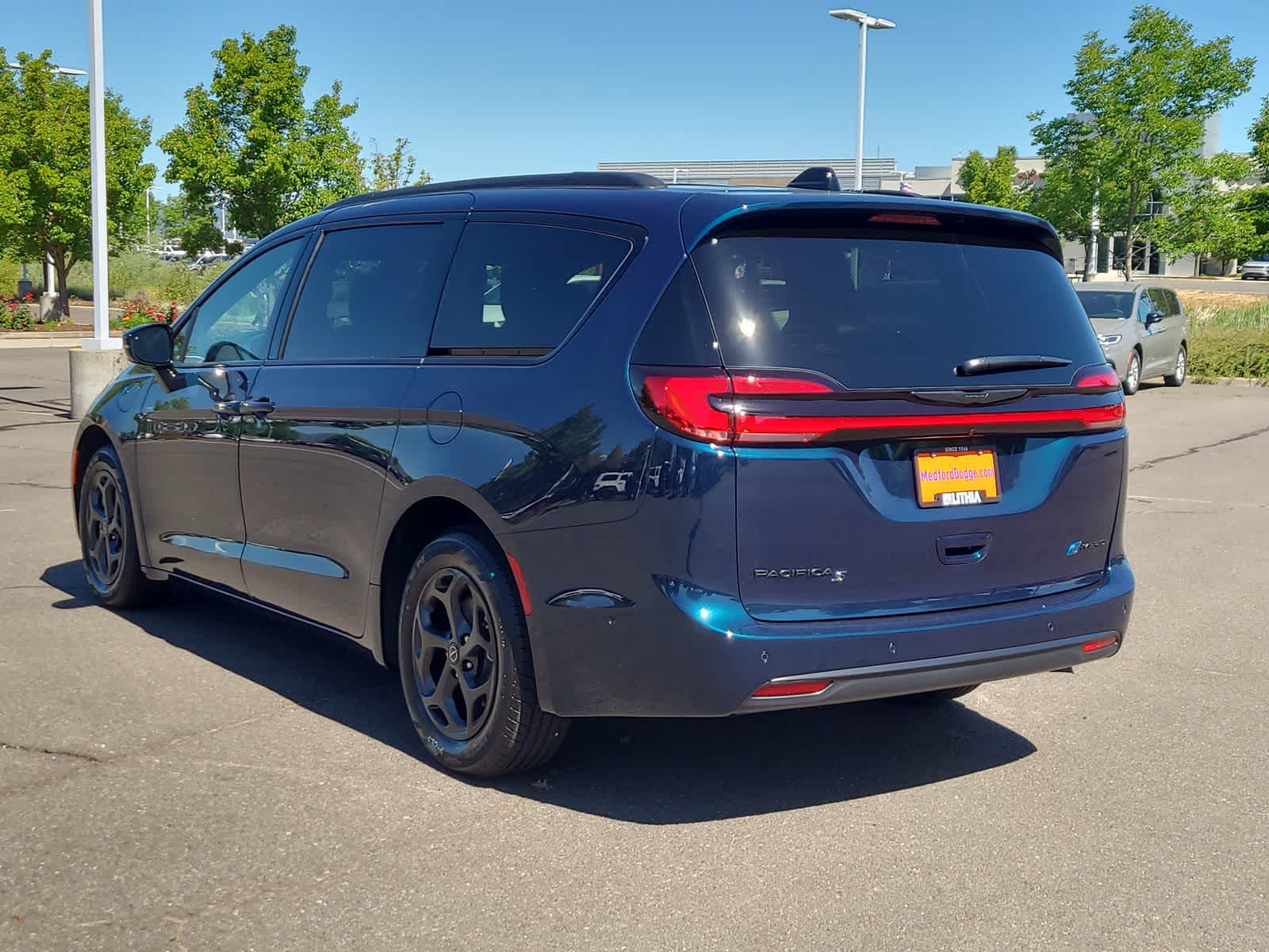 Thumbnail: 2025 Chrysler Pacifica - 12