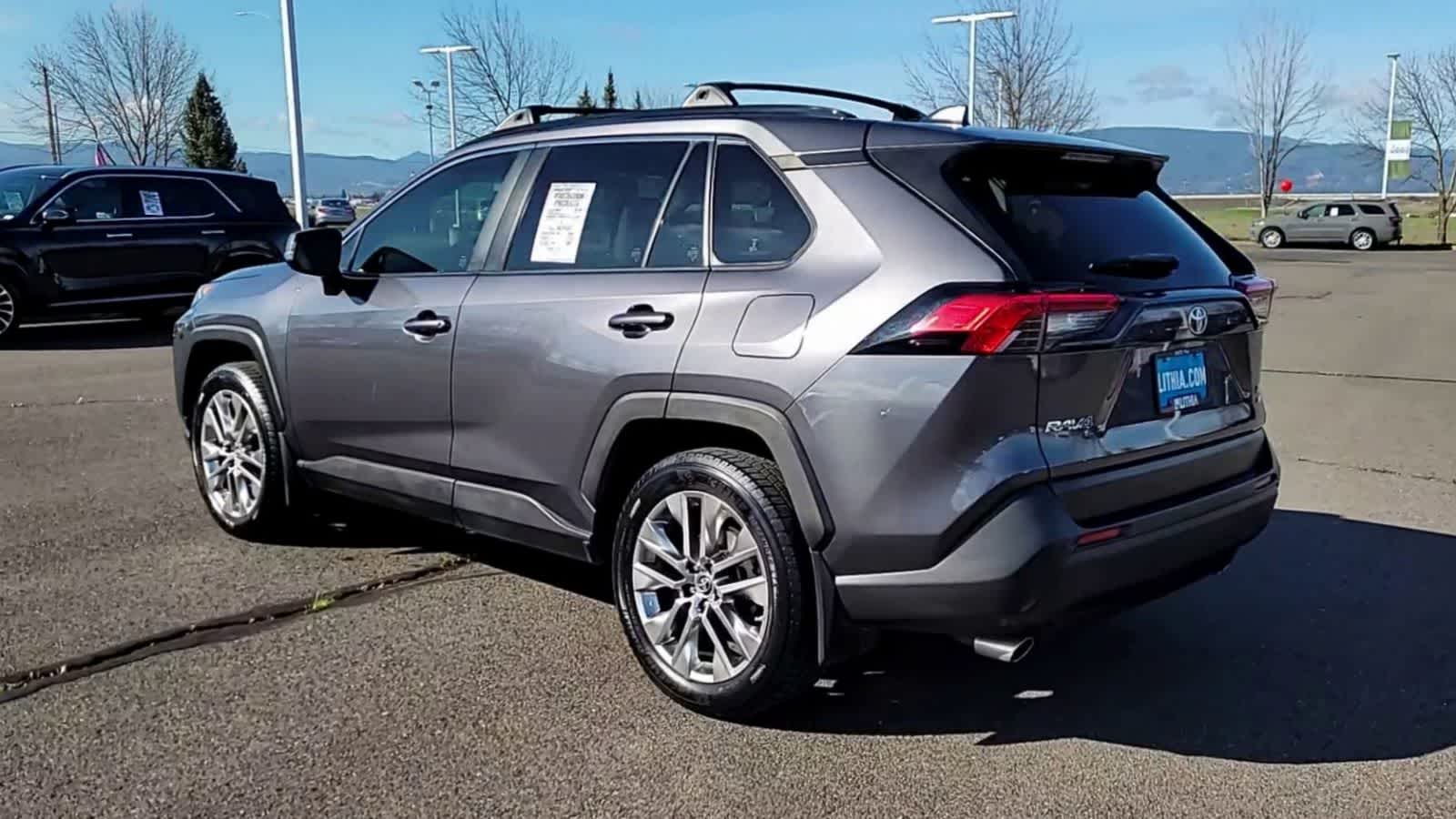 Thumbnail: 2019 Toyota RAV4 - 6
