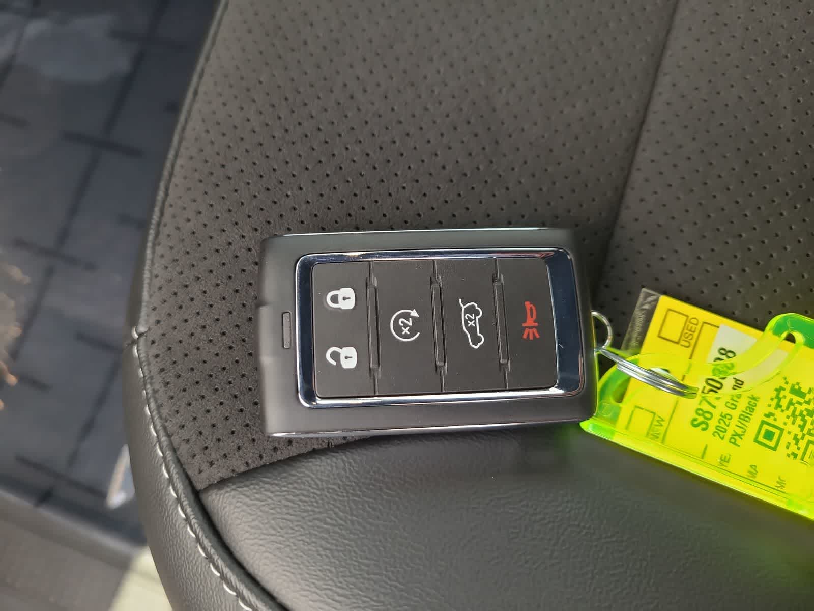 Thumbnail: 2025 Jeep Grand Cherokee - 28