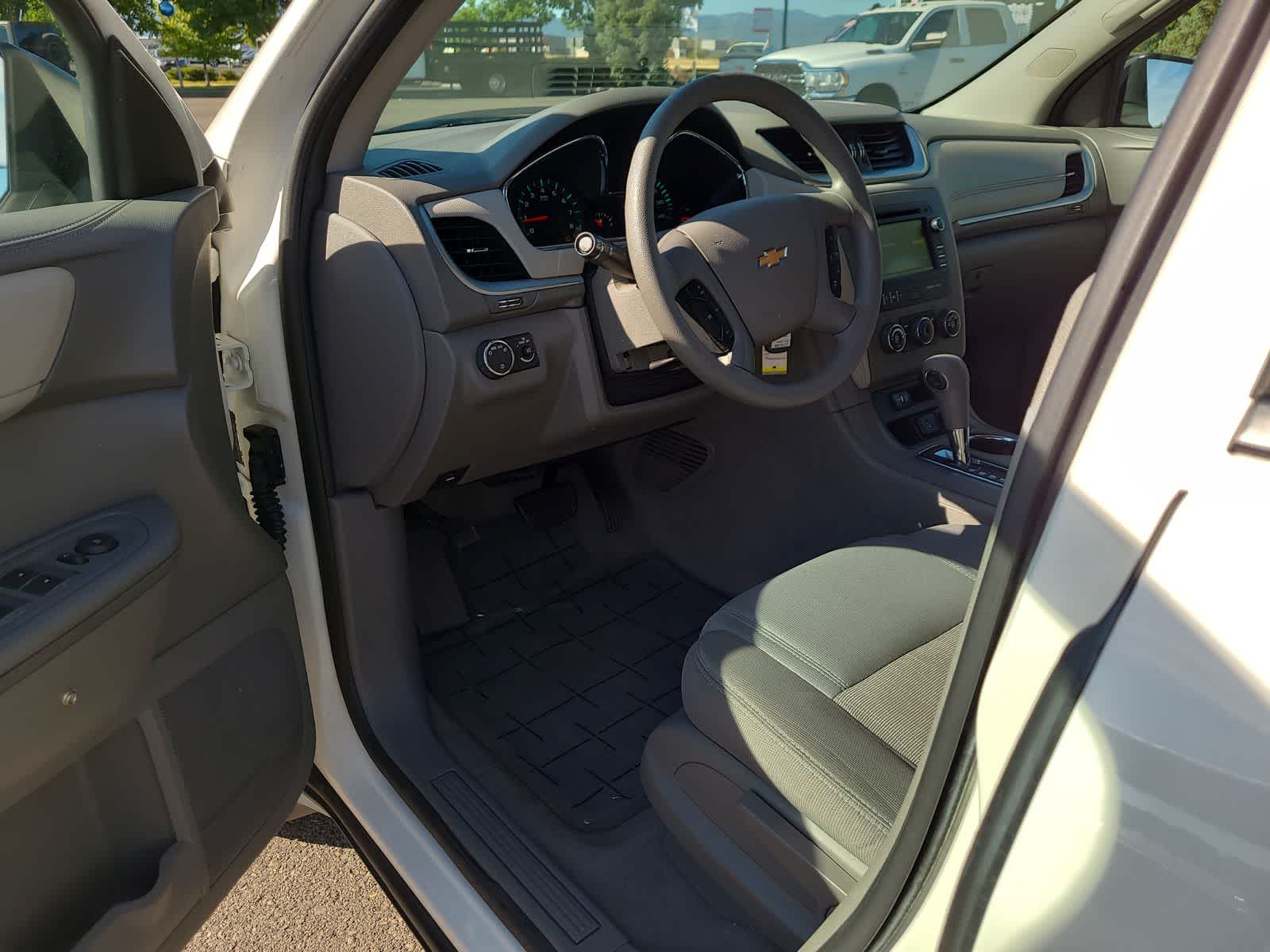 Thumbnail: 2015 Chevrolet Traverse - 10