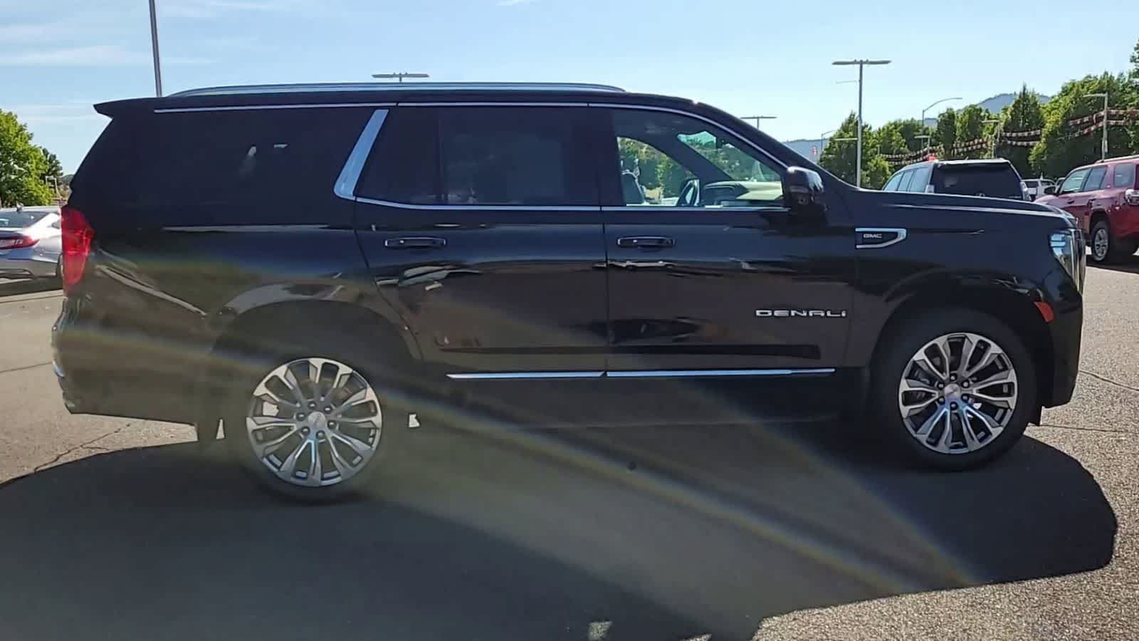 Thumbnail: 2022 GMC Yukon - 9