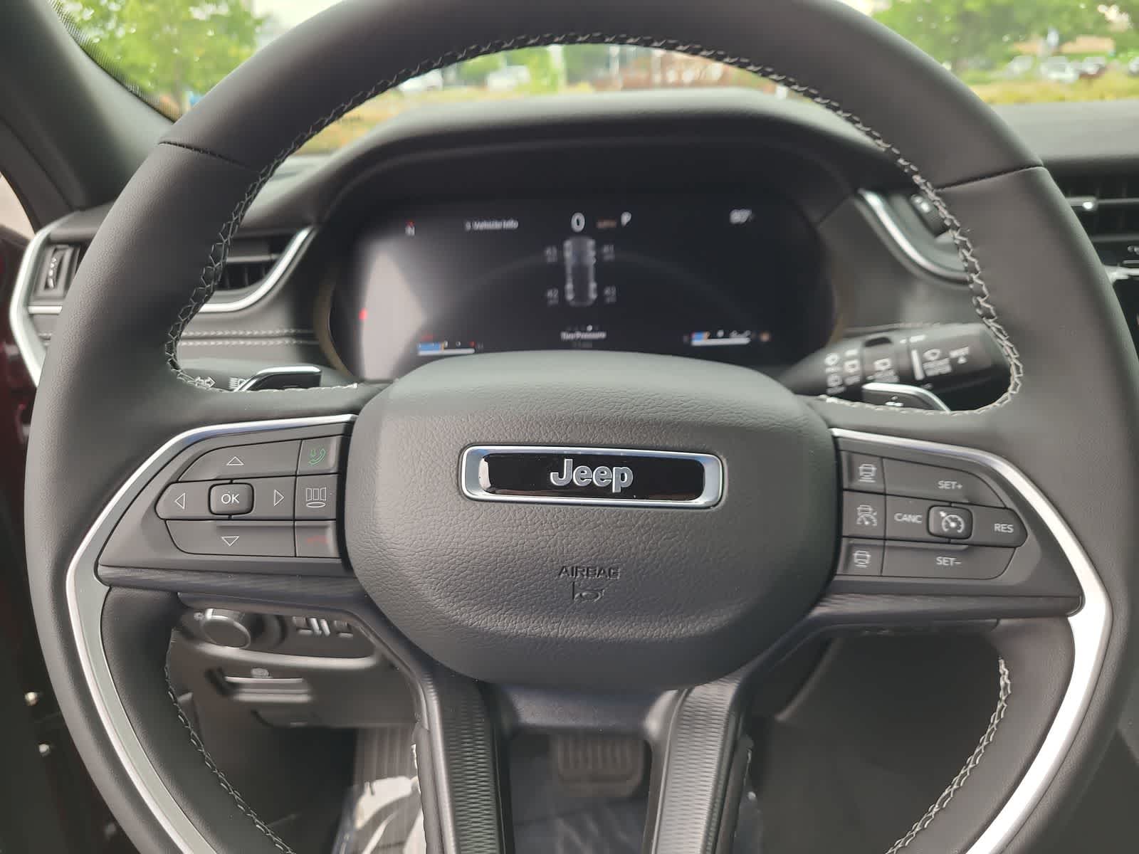 Thumbnail: 2025 Jeep Grand Cherokee - 23